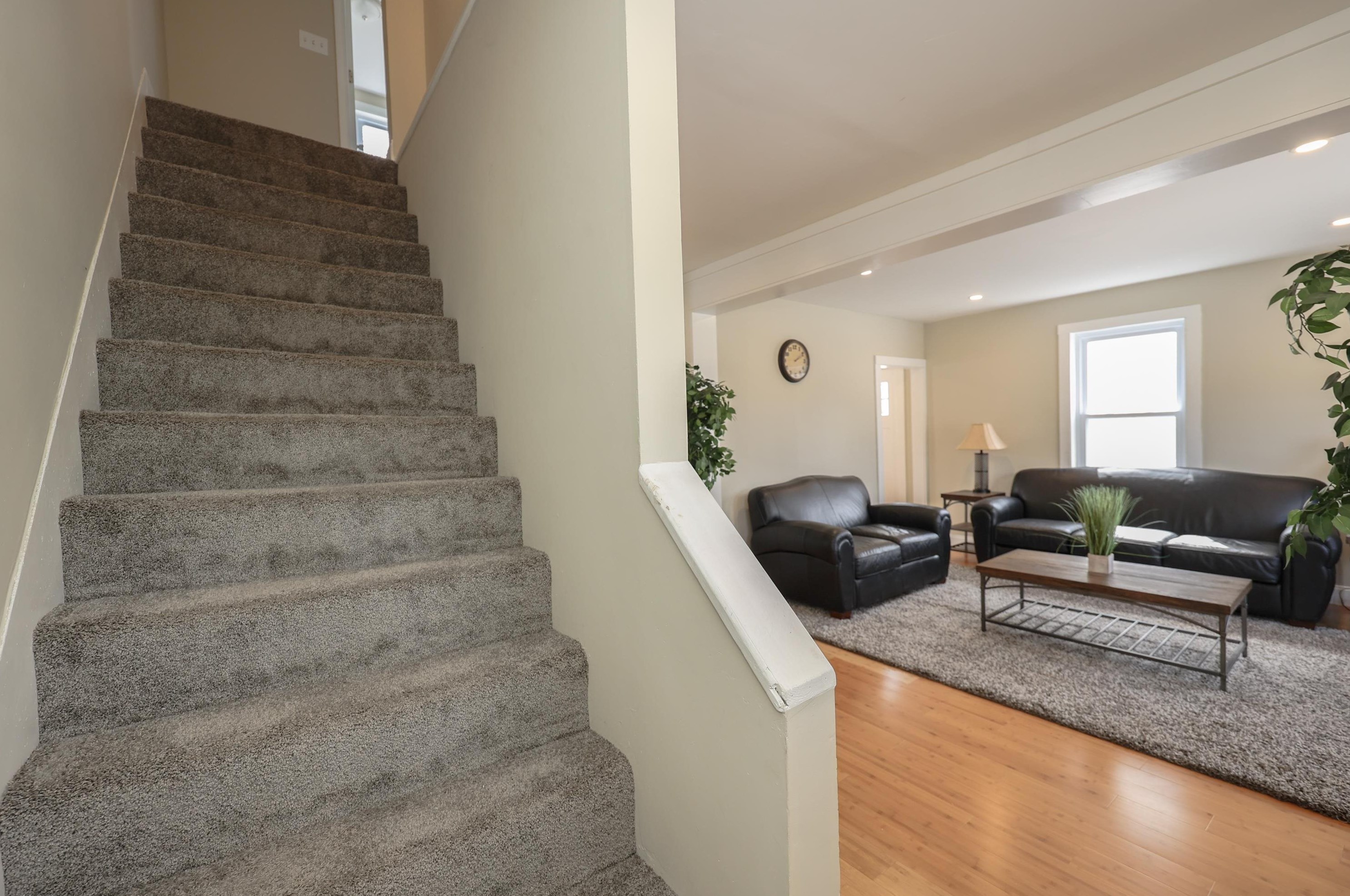 17 Epping St, Raymond NH 03077-2529 exterior