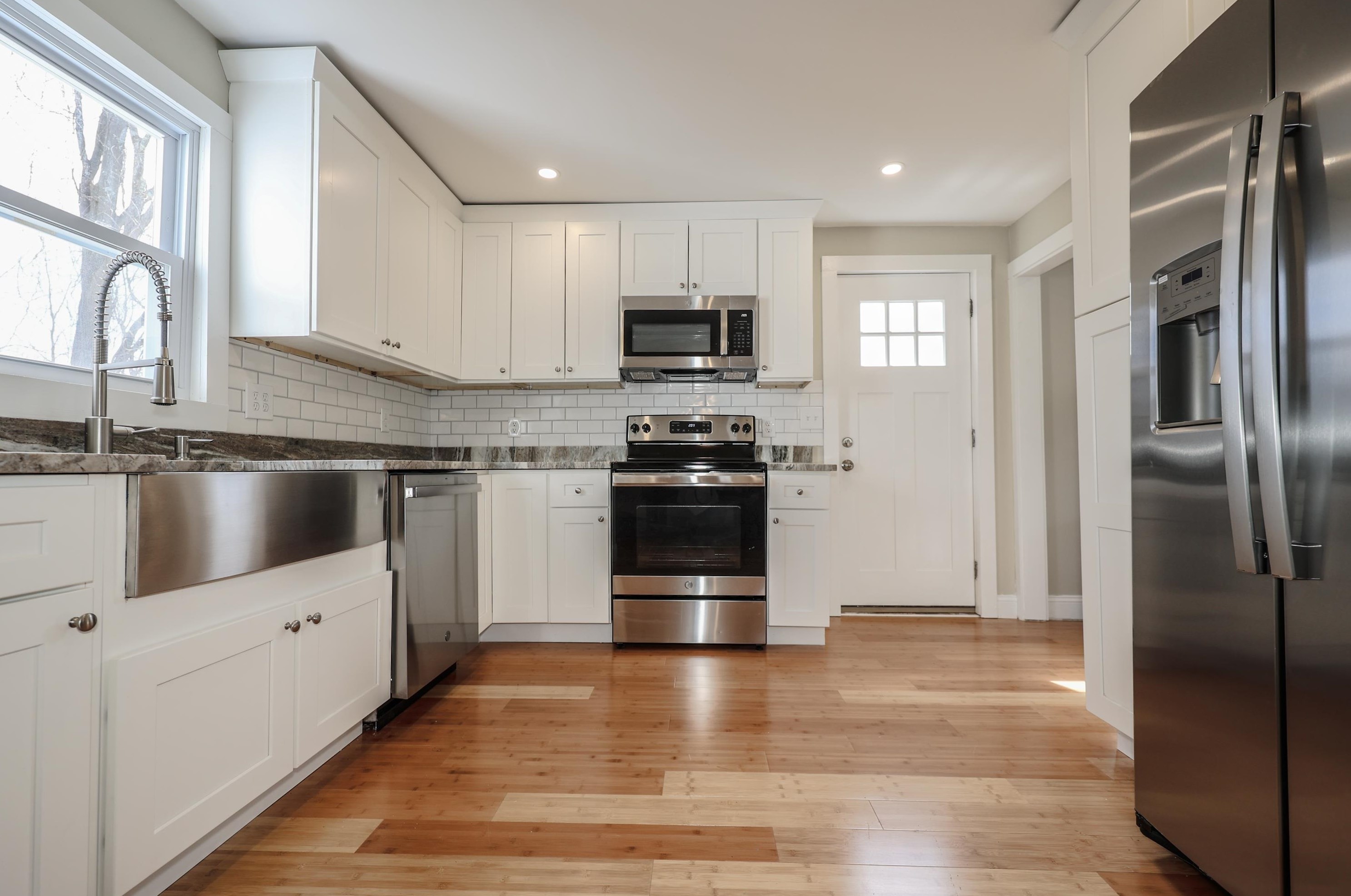 17 Epping St, Raymond NH 03077-2529 exterior