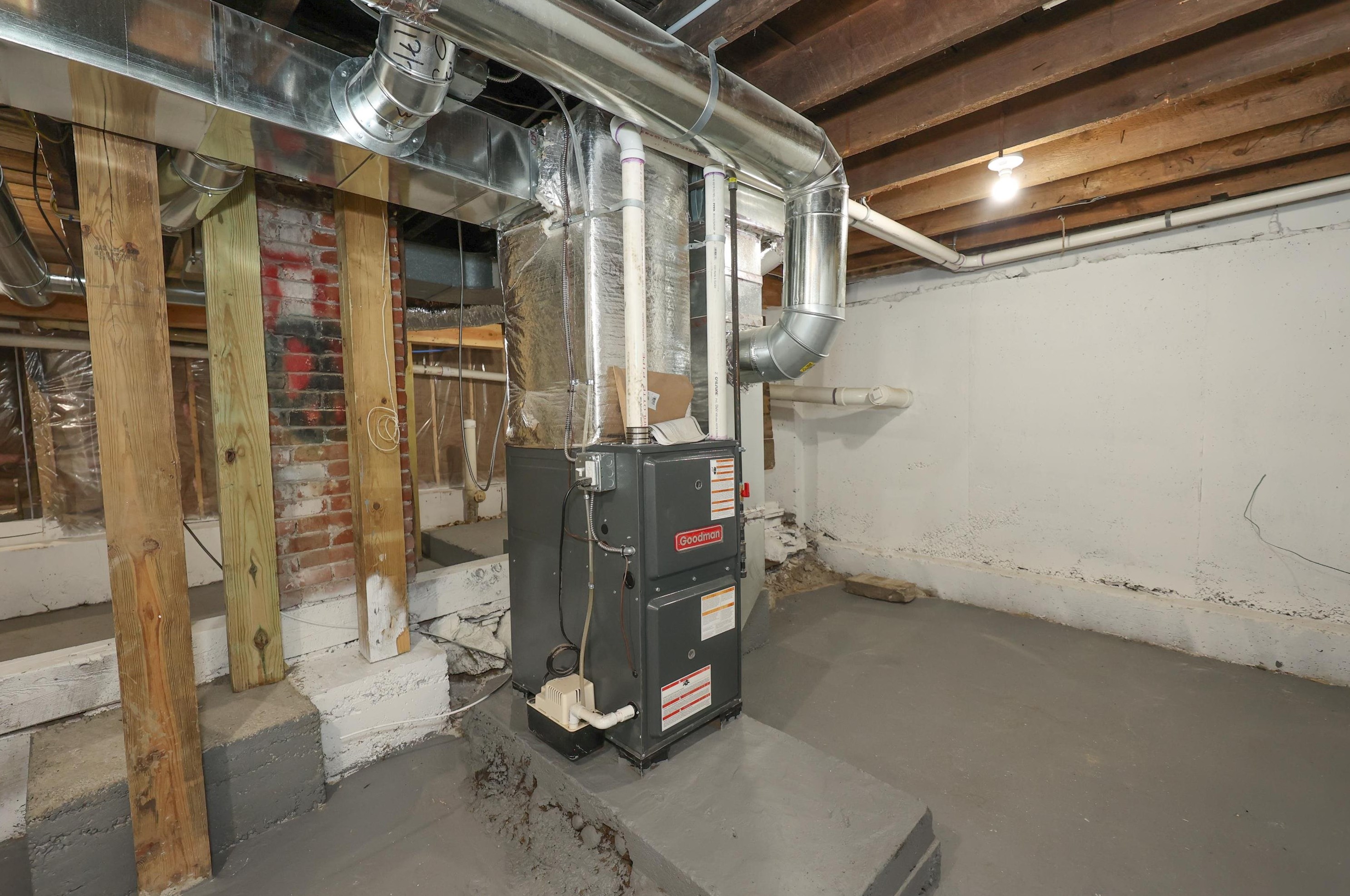 17 Epping St, Raymond NH 03077-2529 exterior