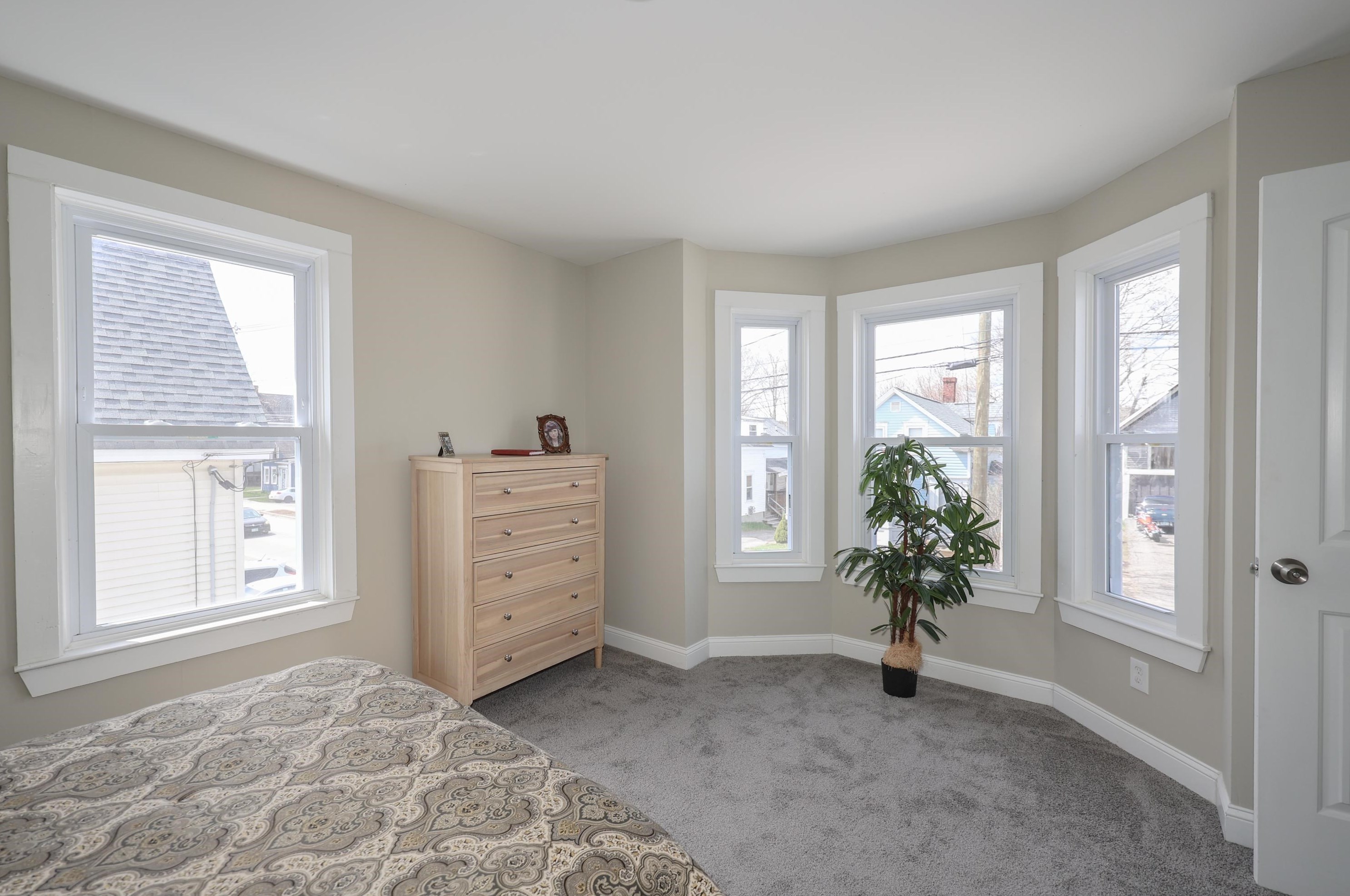 17 Epping St, Raymond NH 03077-2529 exterior