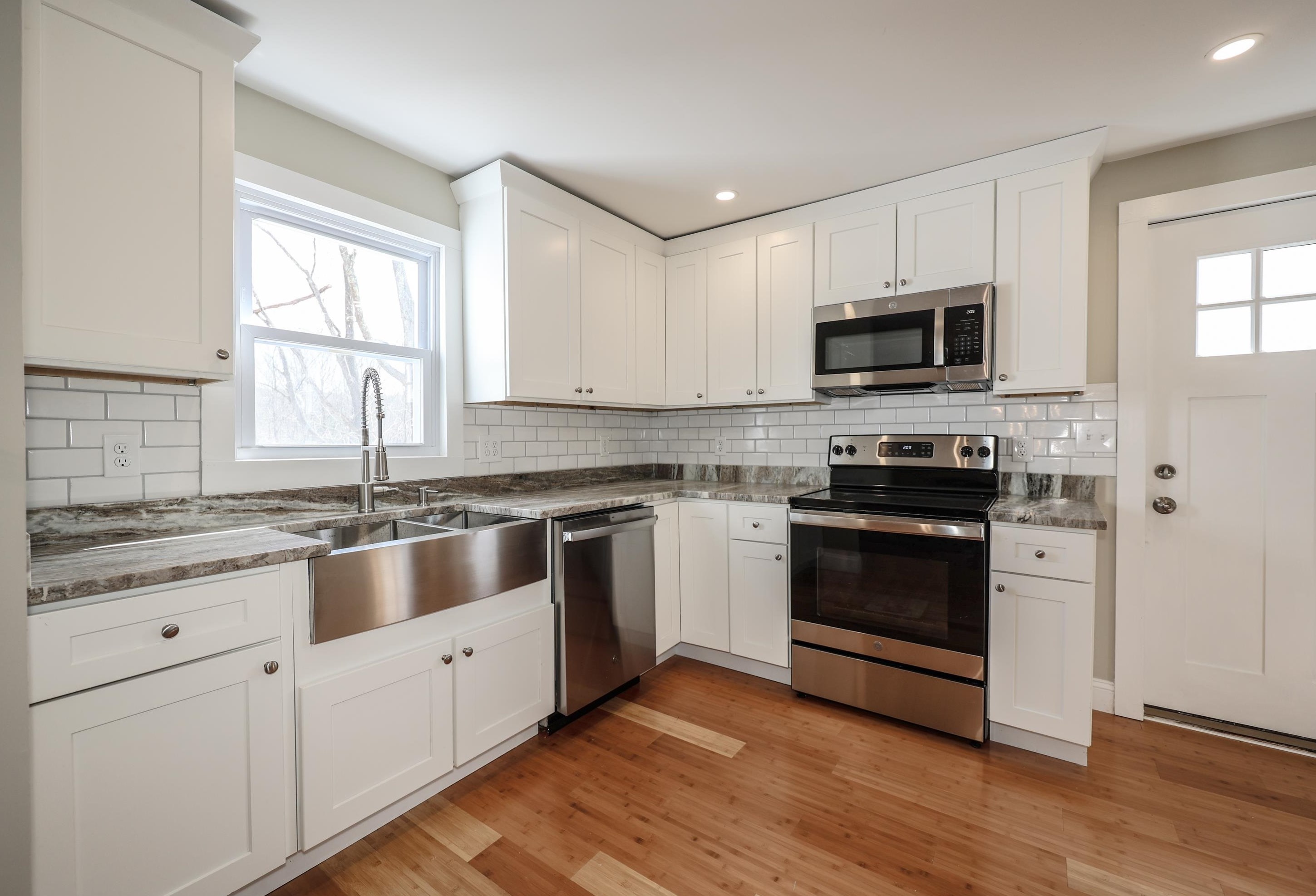 17 Epping St, Raymond NH 03077-2529 exterior