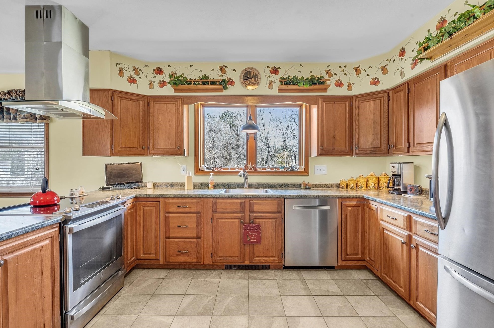 6 Bald Hl Rd, Newmarket NH  03857-2135 exterior