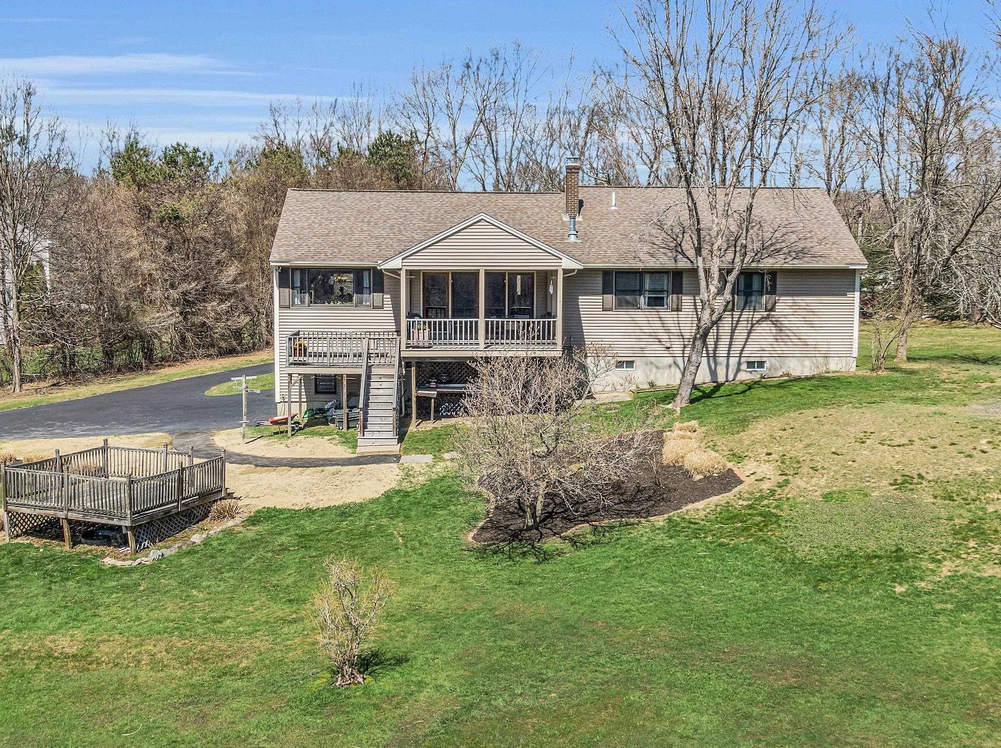 6 Bald Hl Rd, Newmarket NH  03857-2135 exterior