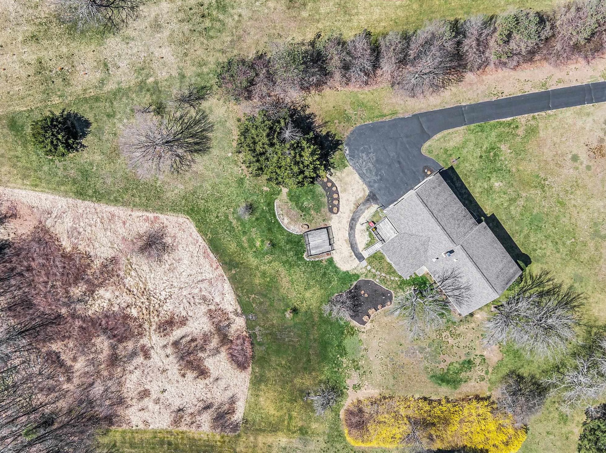 6 Bald Hl Rd, Newmarket NH  03857-2135 exterior