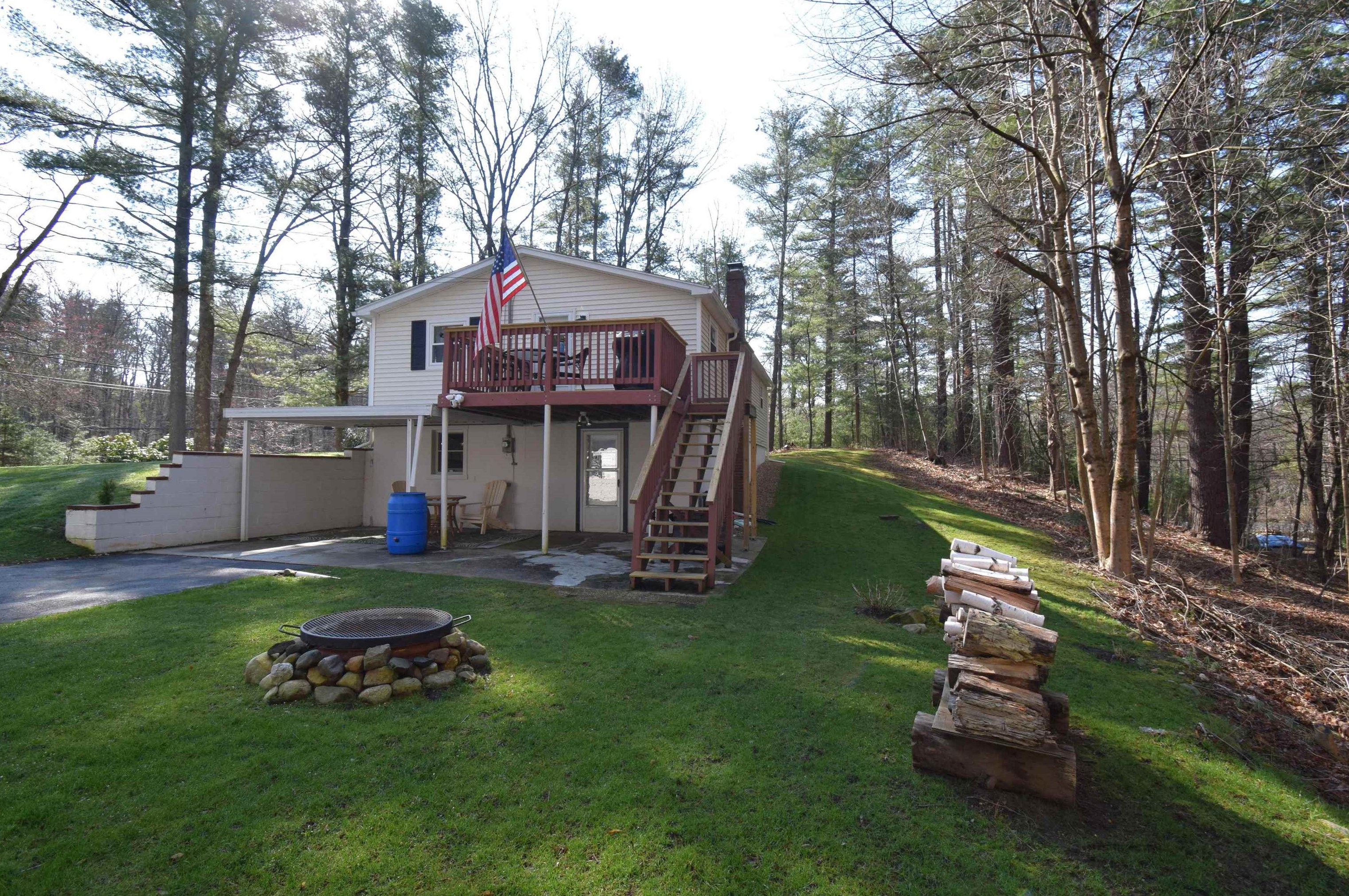 2 Bartlett St, Newton NH  03858-3505 exterior