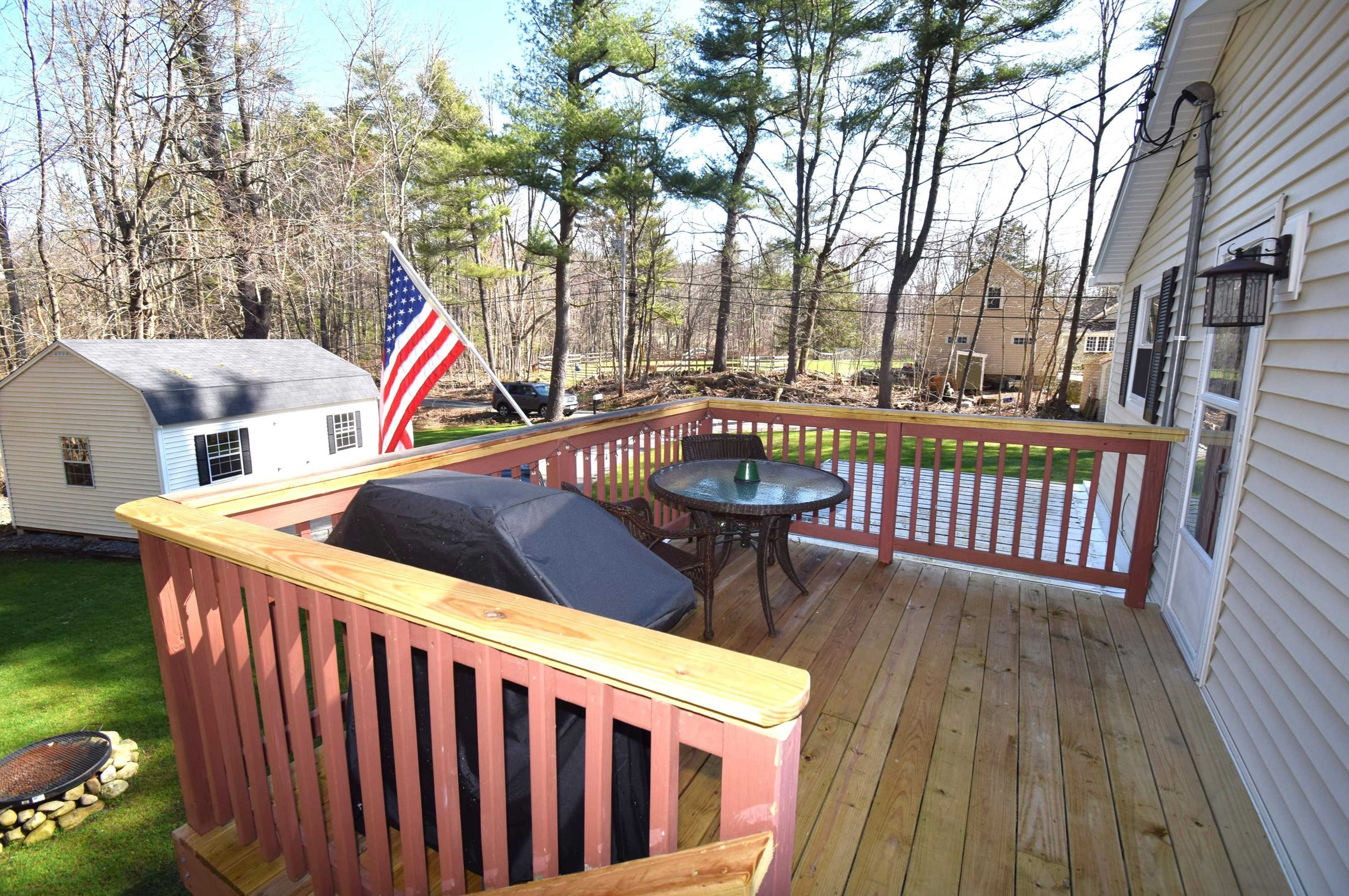 2 Bartlett St, Newton NH  03858-3505 exterior