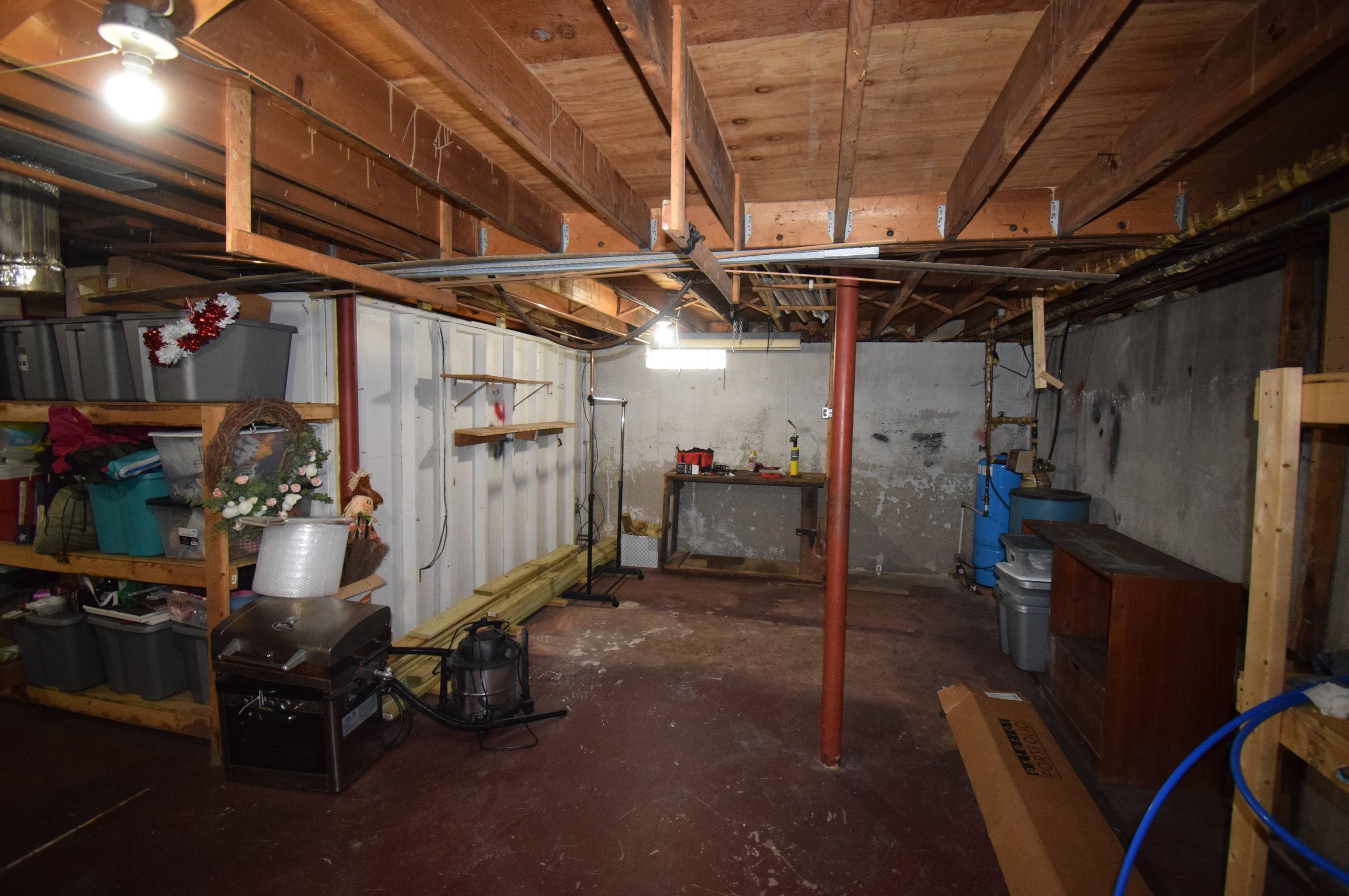 2 Bartlett St, Newton NH  03858-3505 exterior