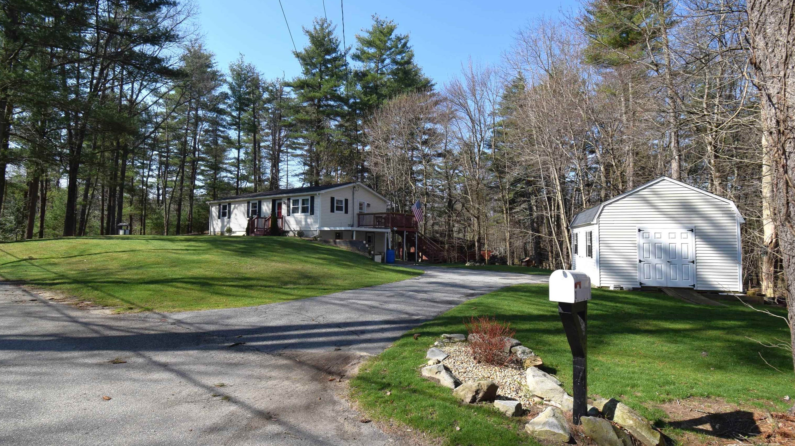 2 Bartlett St, Newton NH  03858-3505 exterior