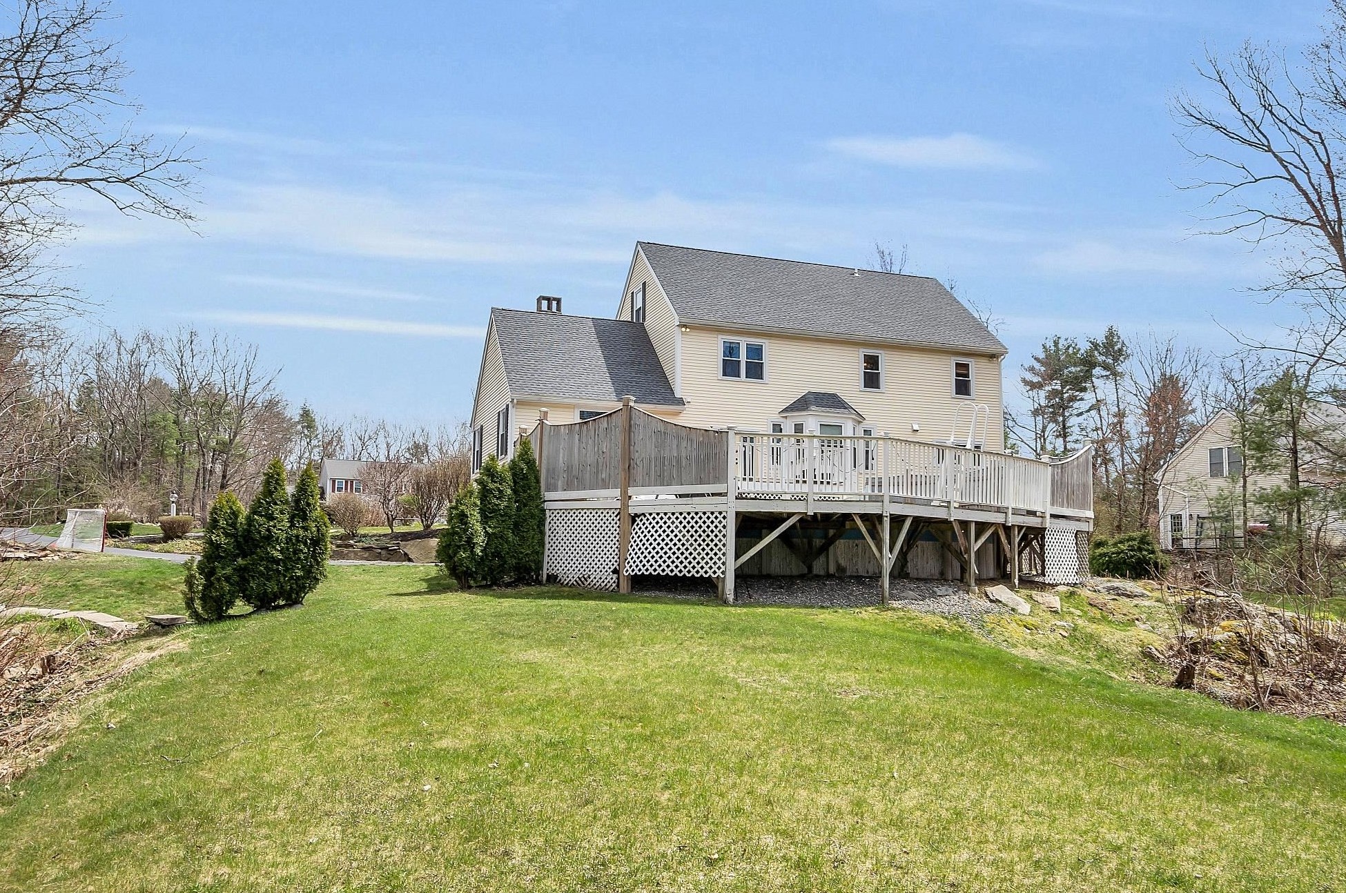 46 Windsor Blvd, Londonderry NH  03053-3622 exterior