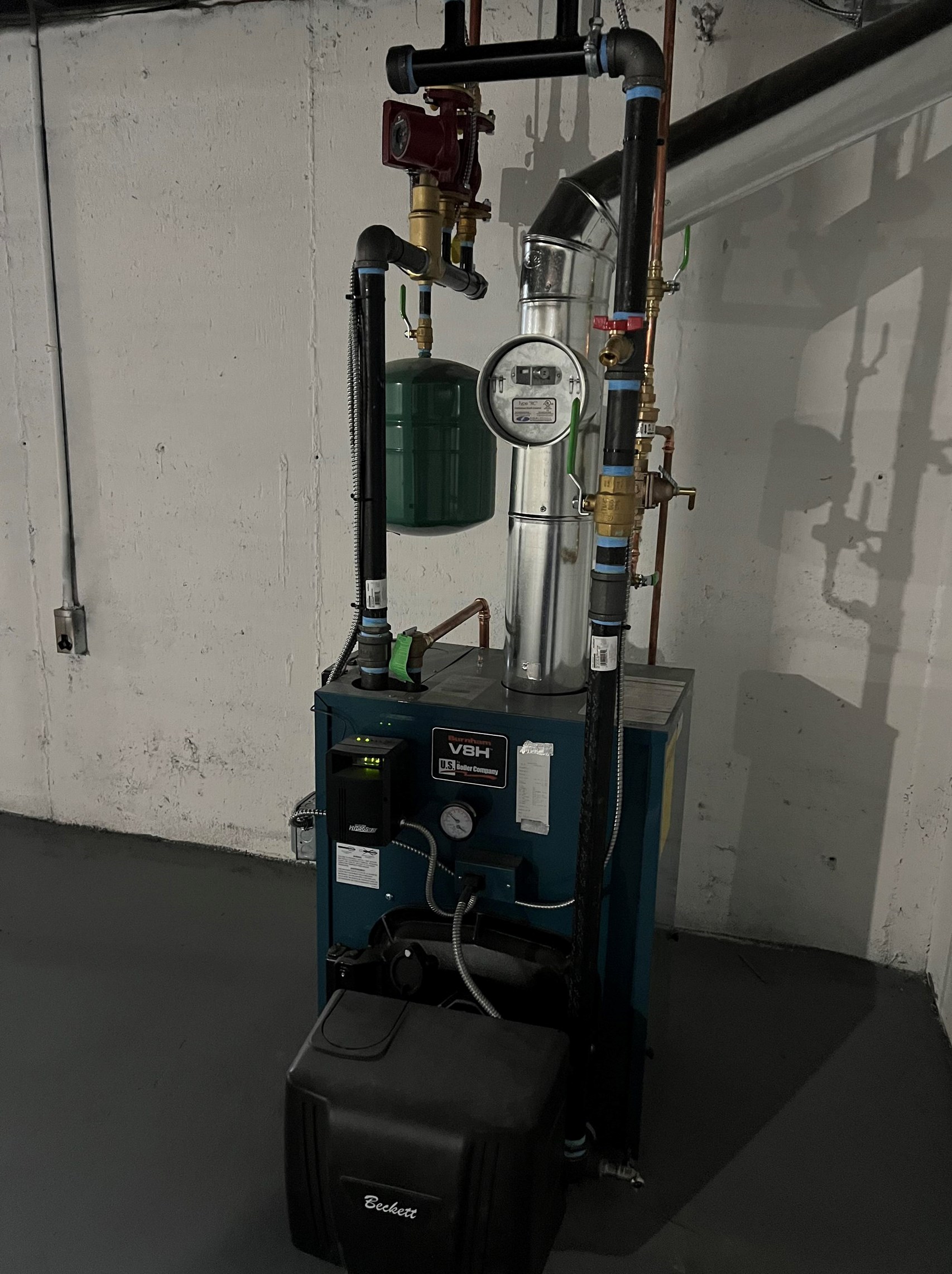 18 Whitehall Rd, Manchester NH  03106-1923 exterior