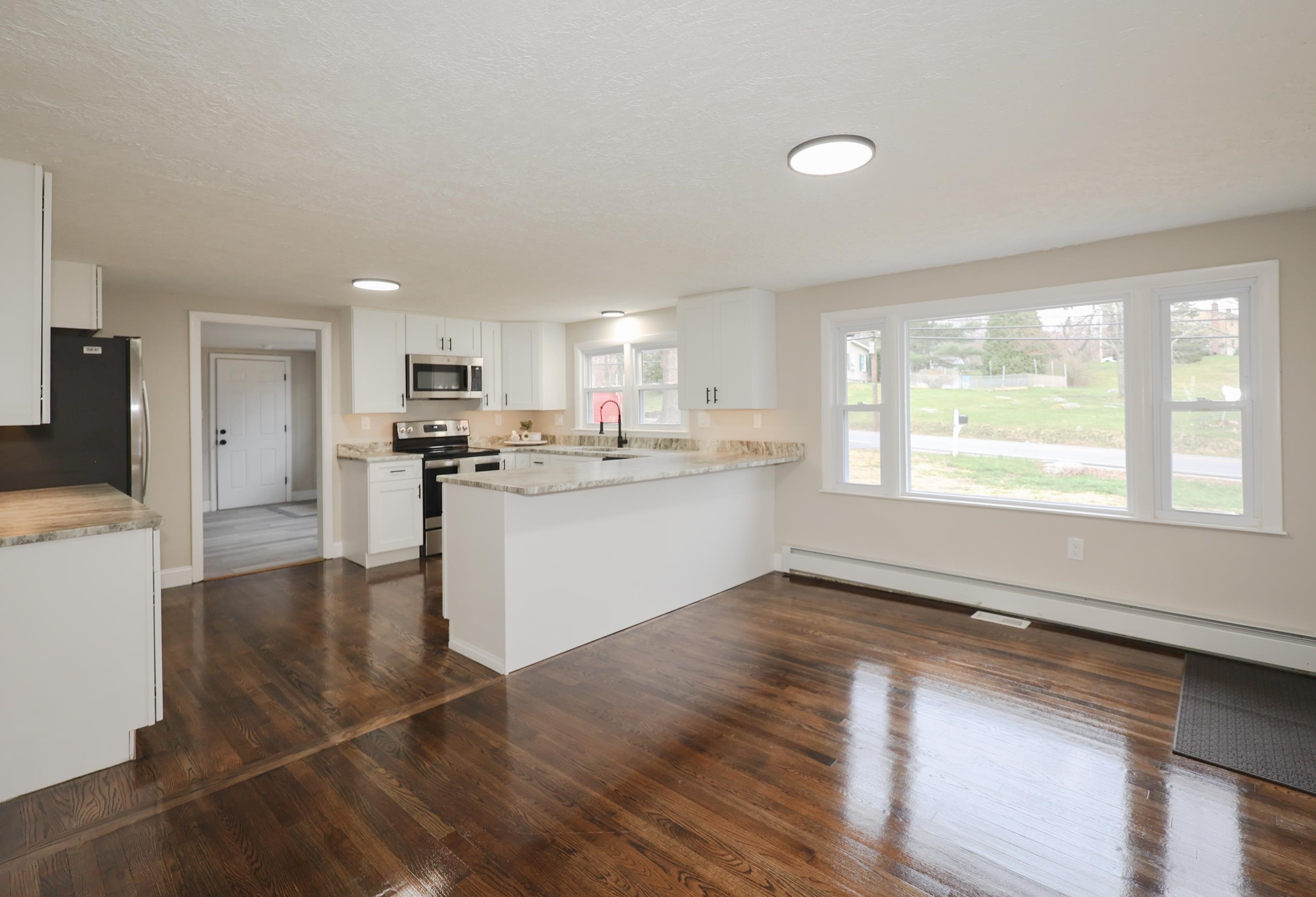 18 Whitehall Rd, Manchester NH  03106-1923 exterior