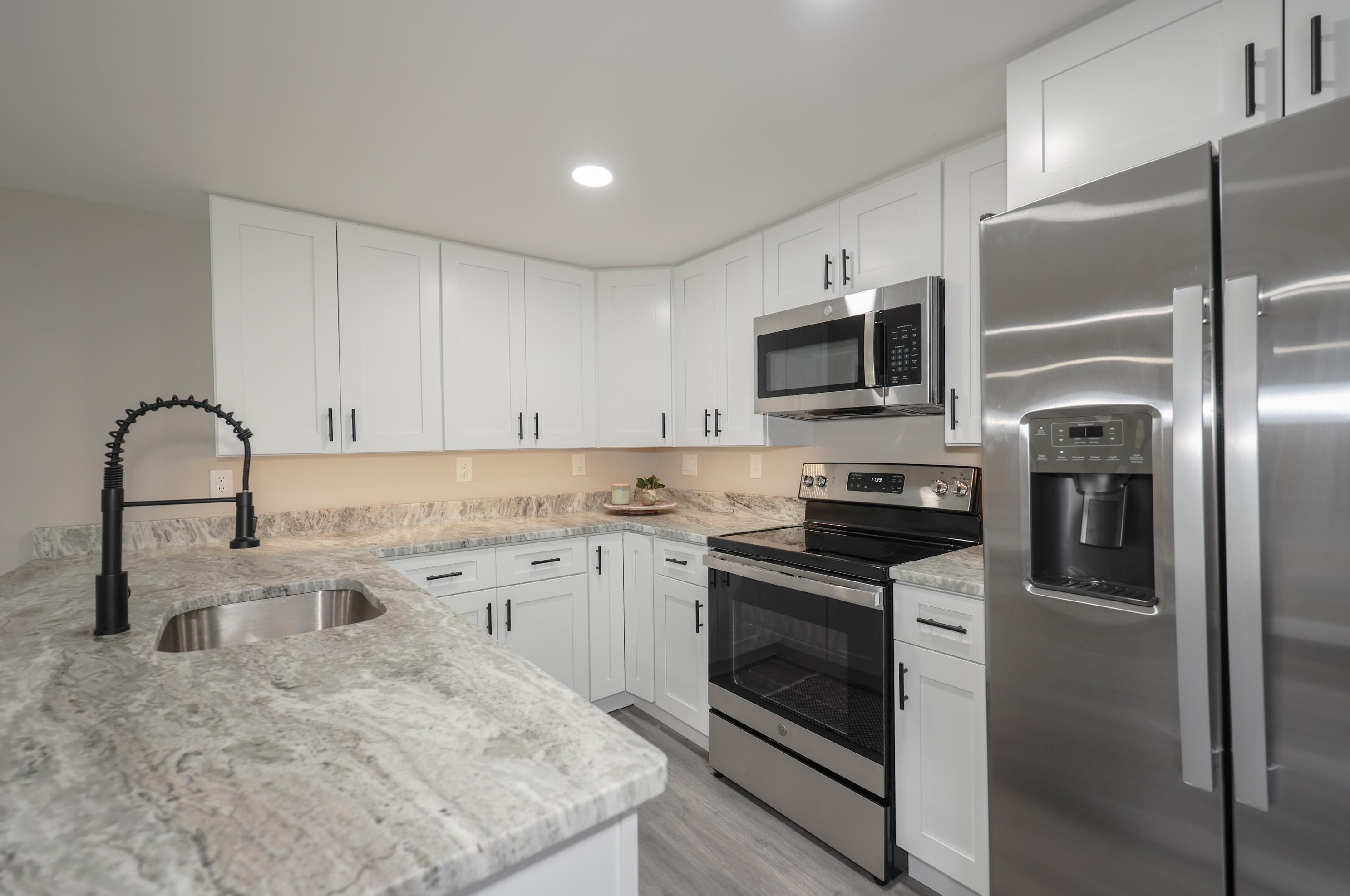 18 Whitehall Rd, Manchester NH  03106-1923 exterior