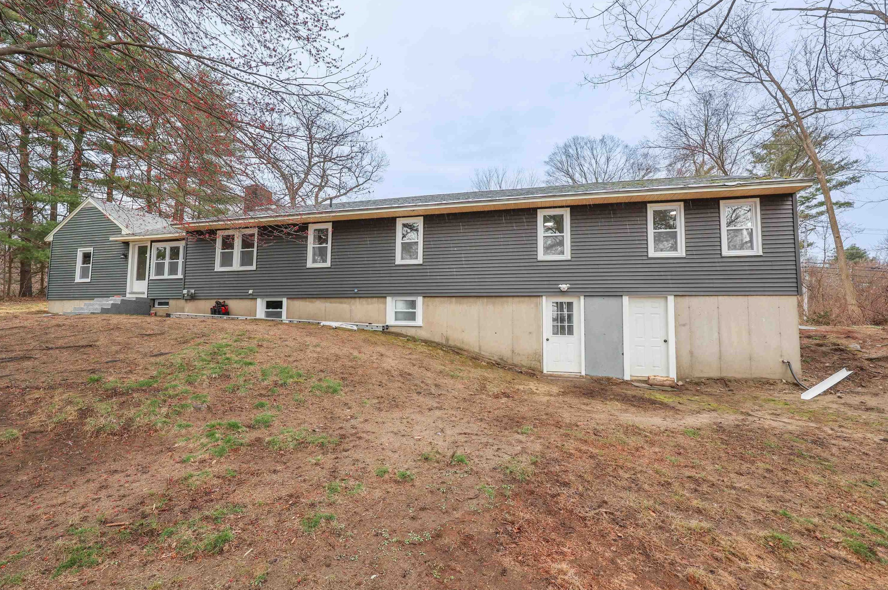 18 Whitehall Rd, Manchester NH  03106-1923 exterior