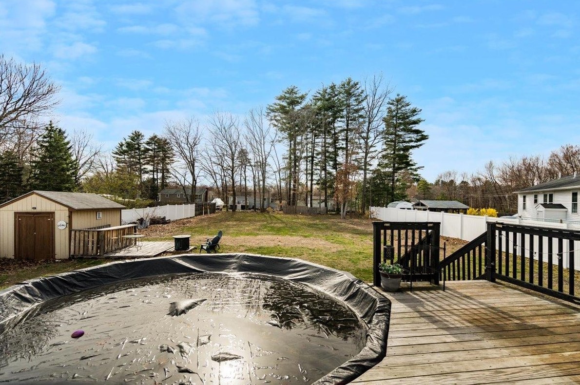 83 Glen Forest Dr, Manchester NH  03109-5024 exterior