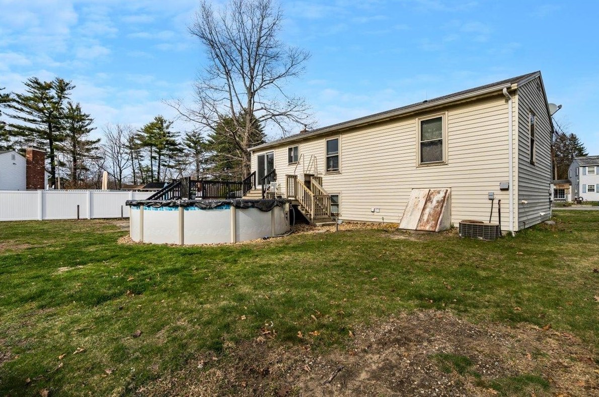 83 Glen Forest Dr, Manchester NH  03109-5024 exterior