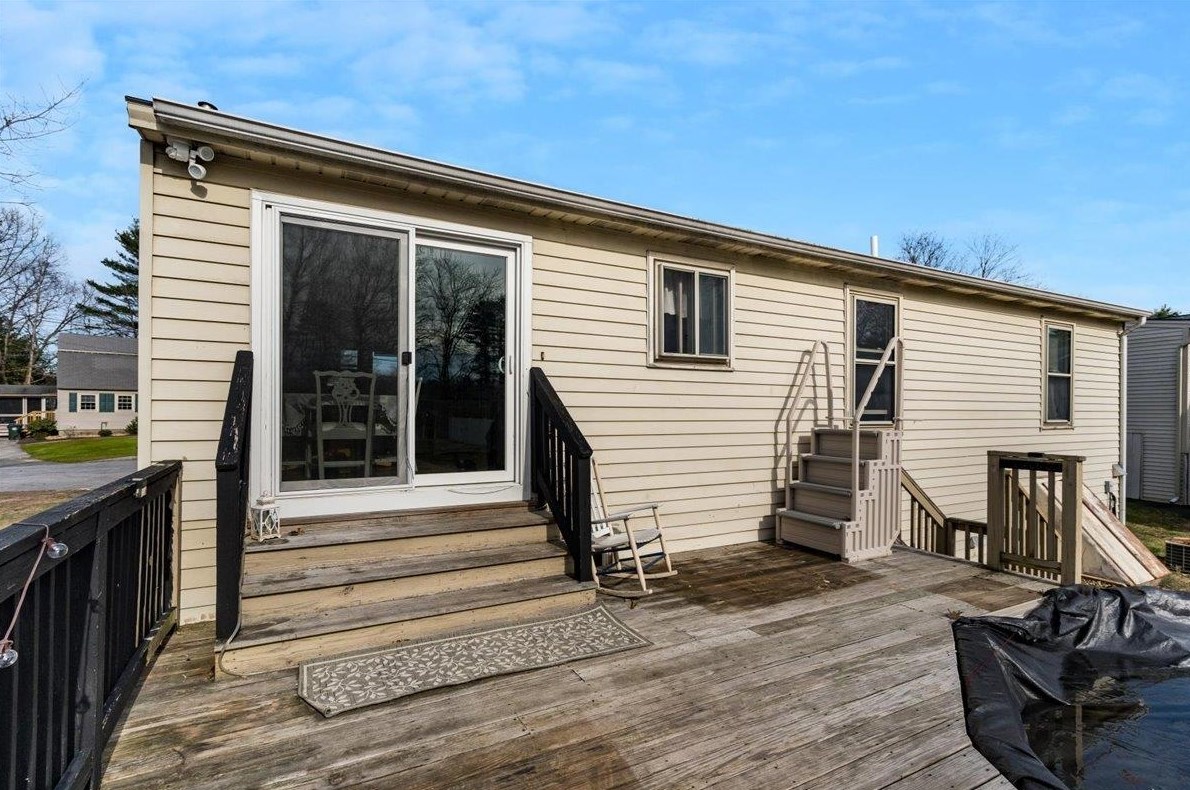 83 Glen Forest Dr, Manchester NH  03109-5024 exterior
