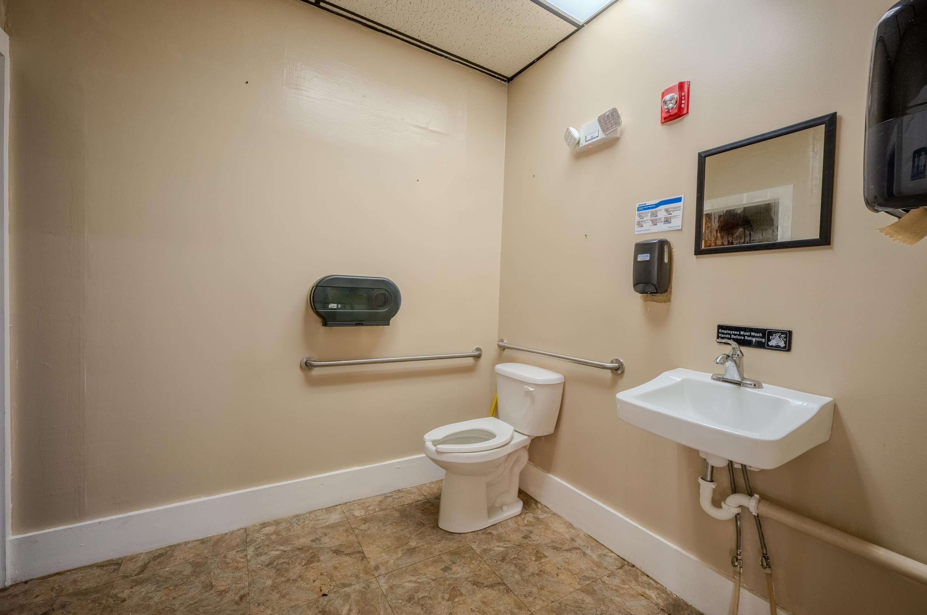 44 Main St, Pittsfield NH 03263-3708 exterior