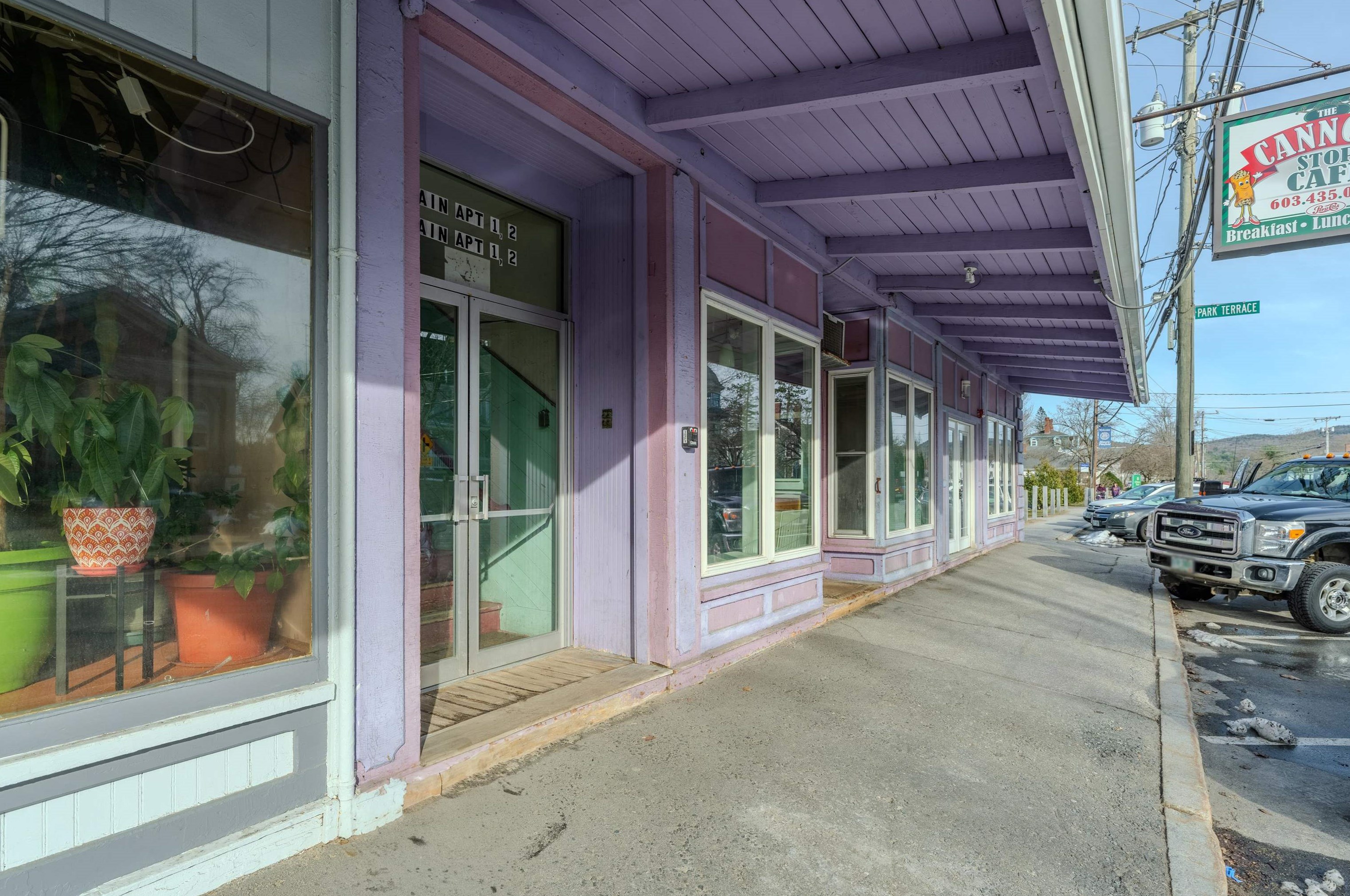 44 Main St, Pittsfield NH  03263-3703 exterior