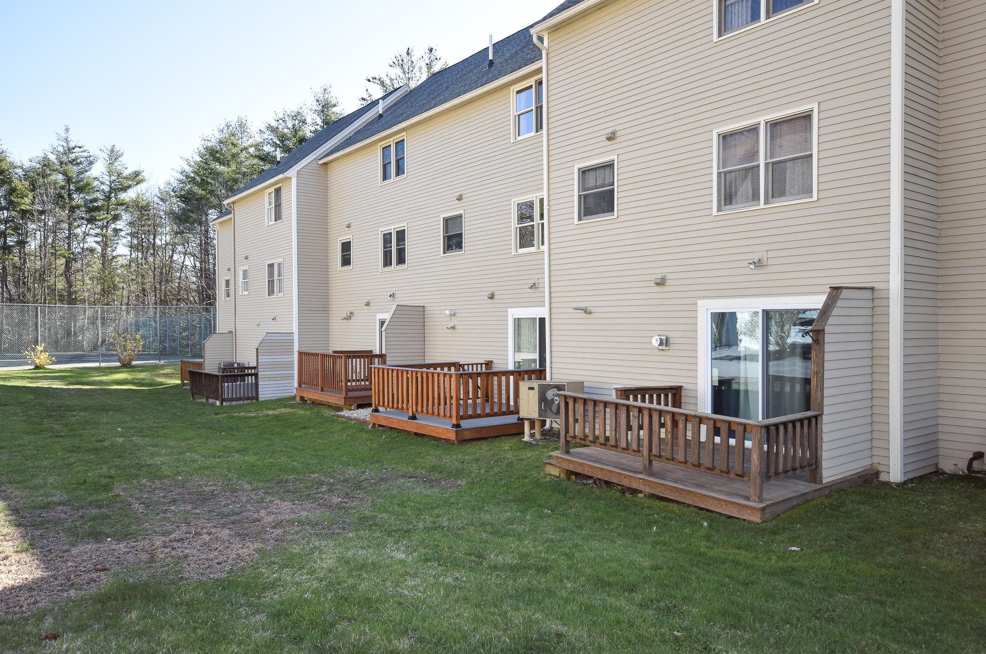 14 Fords Landing Dr, Dover NH  03820-4552 exterior