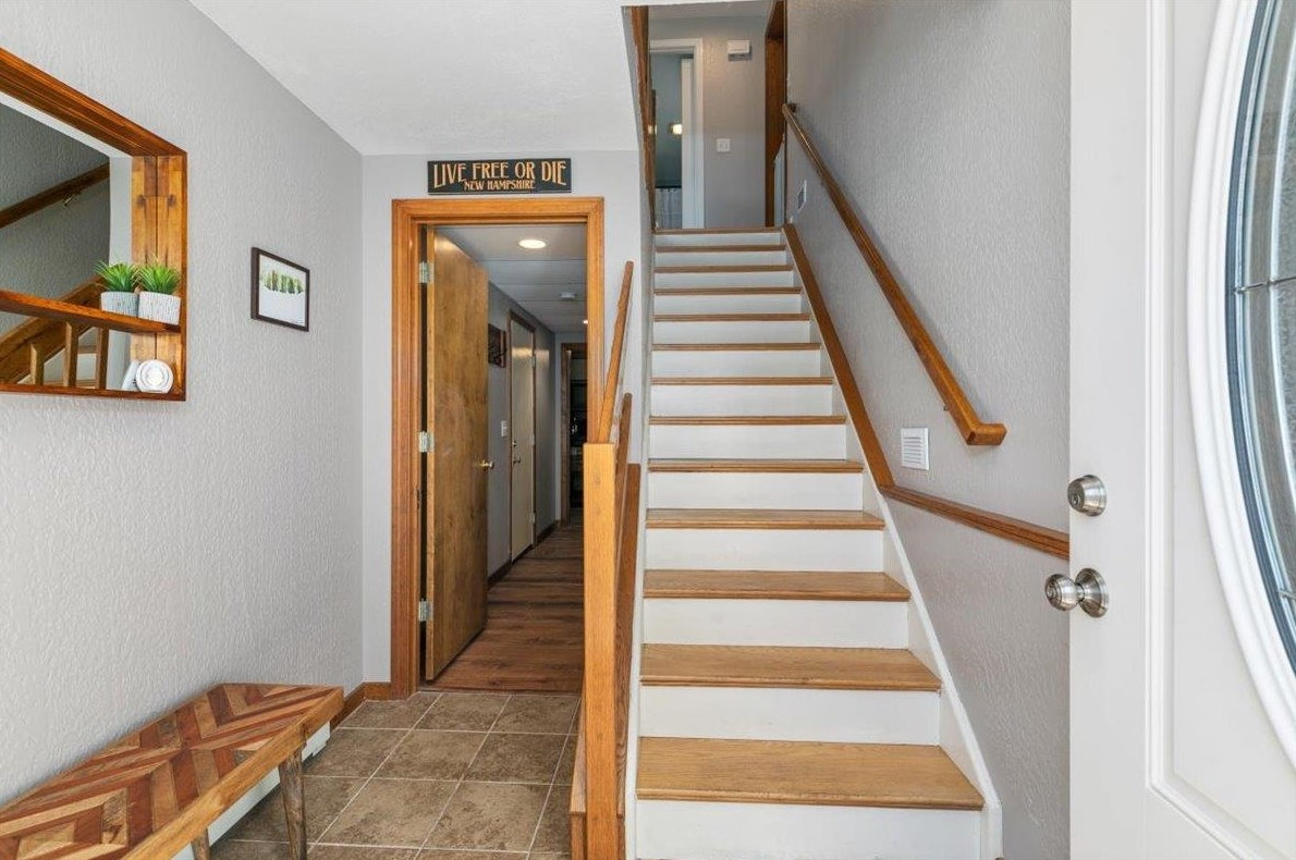 25 Boulder Dr, Danville NH  03819-3015 exterior