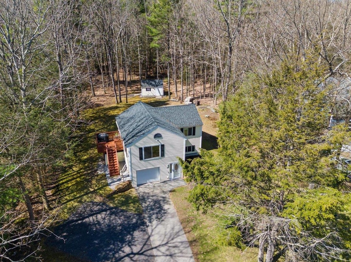 25 Boulder Dr, Danville NH  03819-3015 exterior