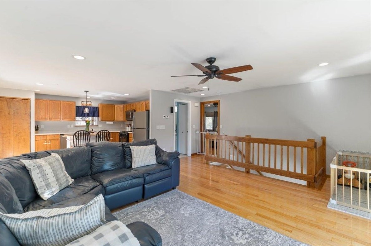 25 Boulder Dr, Danville NH  03819-3015 exterior