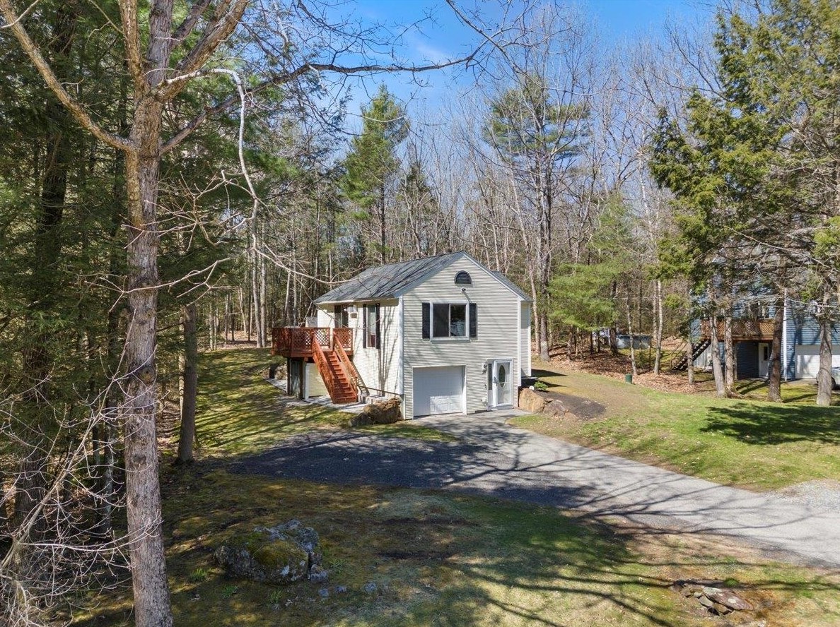 25 Boulder Dr, Danville NH  03819-3015 exterior