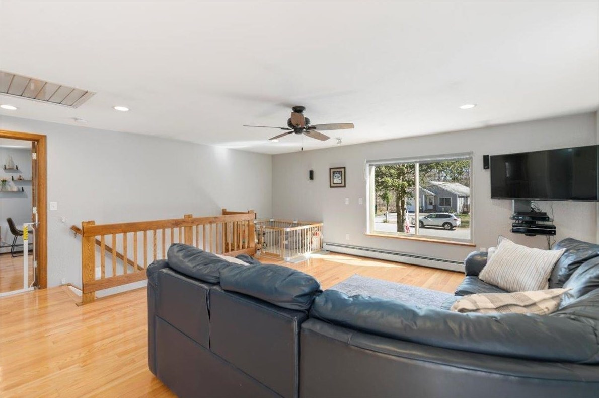 25 Boulder Dr, Danville NH  03819-3015 exterior