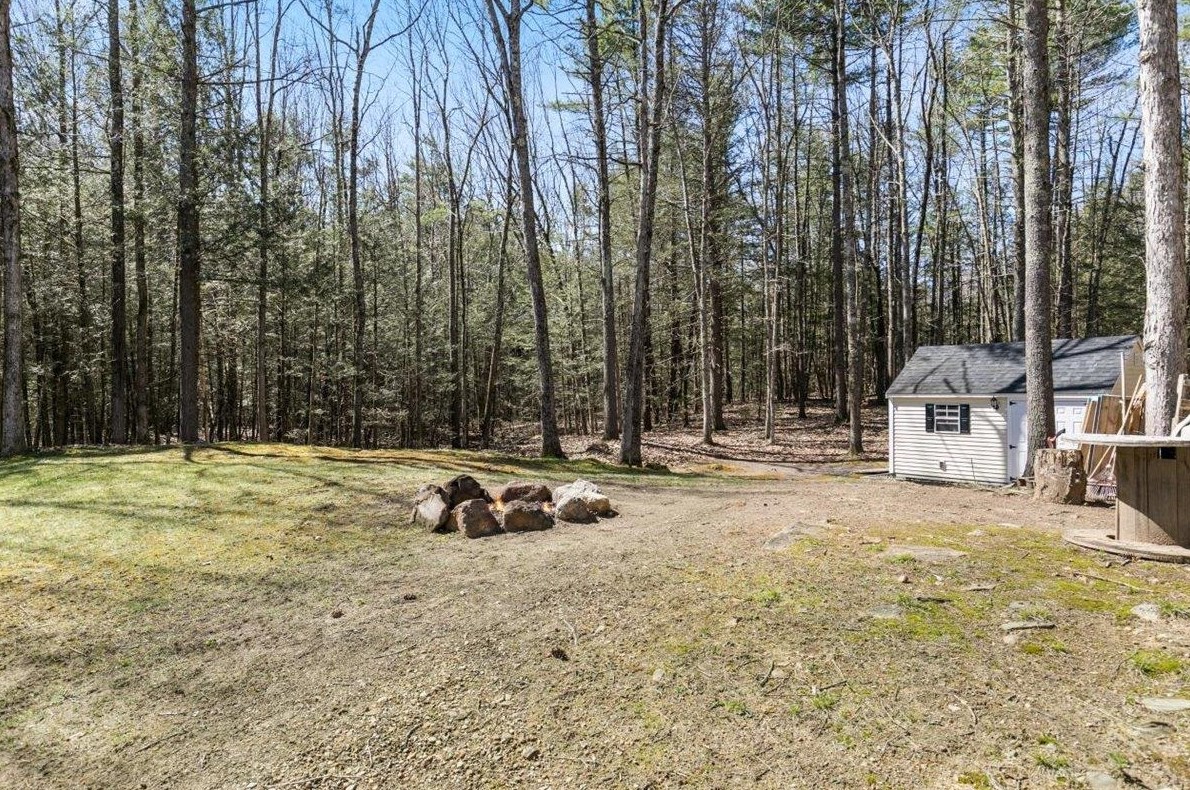 25 Boulder Dr, Danville NH  03819-3015 exterior