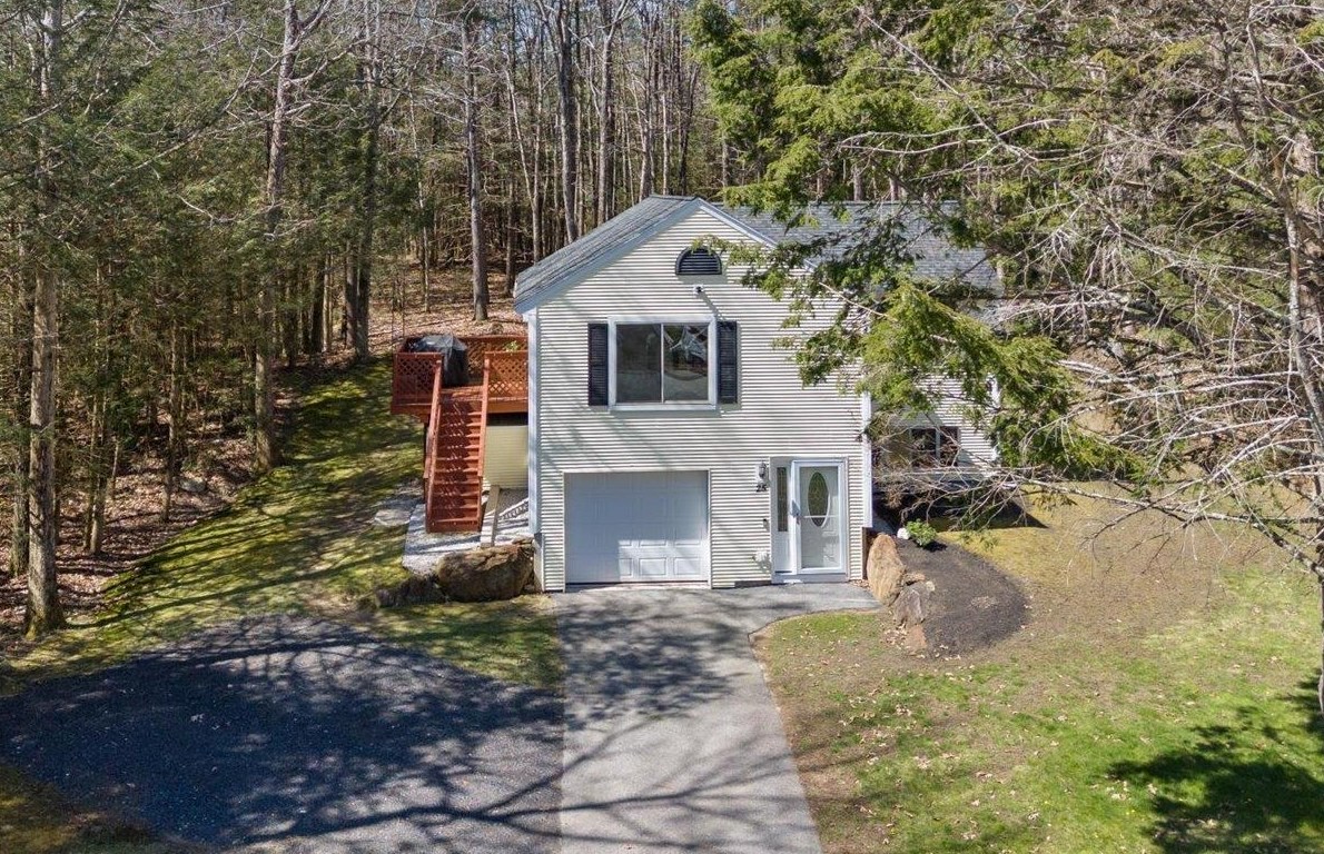 25 Boulder Dr, Danville NH  03819-3015 exterior