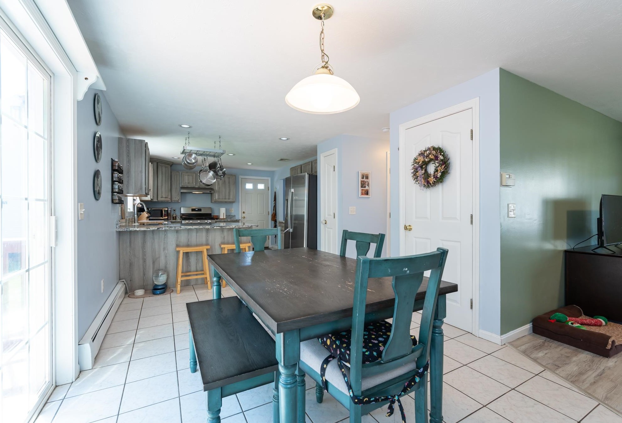 78 Pasture Dr, Manchester NH  03102-4958 exterior