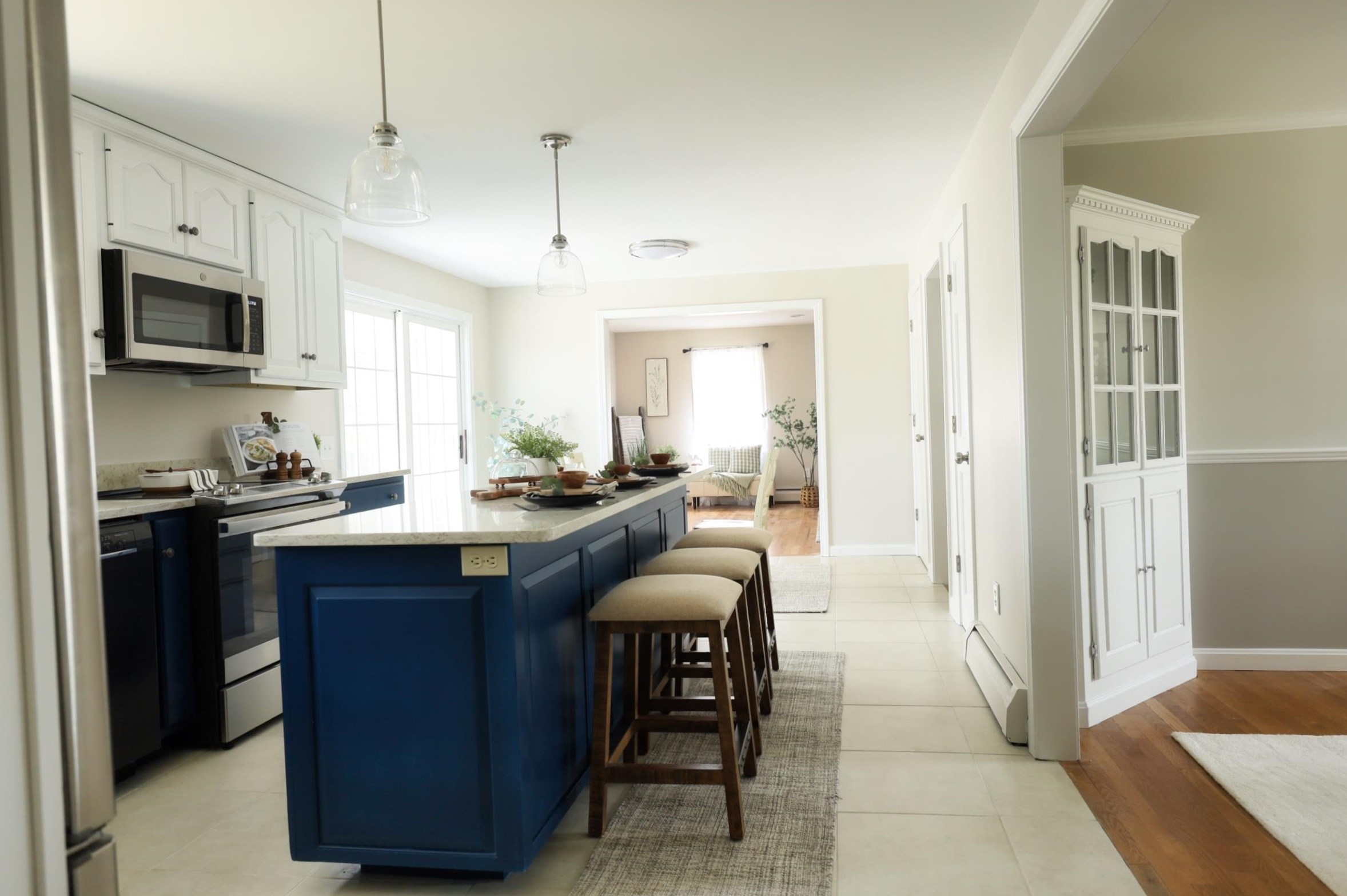 4 Mtn Vw Dr, Merrimack NH 03054-2316 exterior