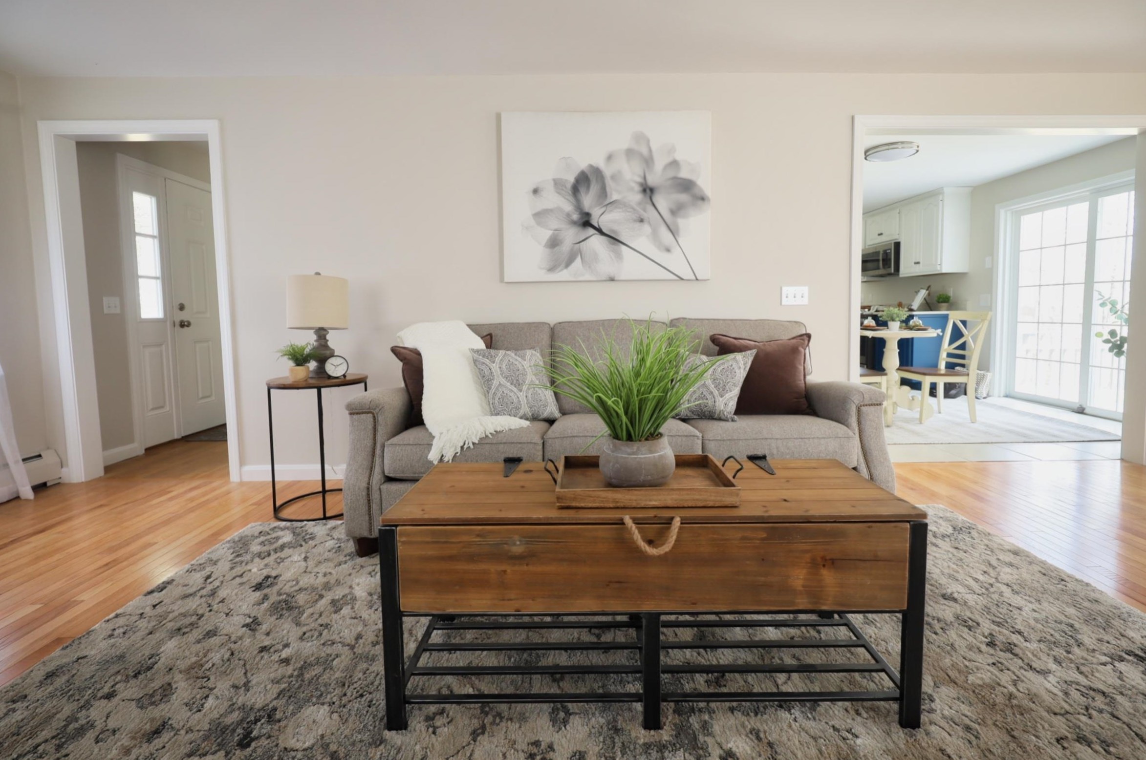 4 Mtn Vw Dr, Merrimack NH 03054-2316 exterior