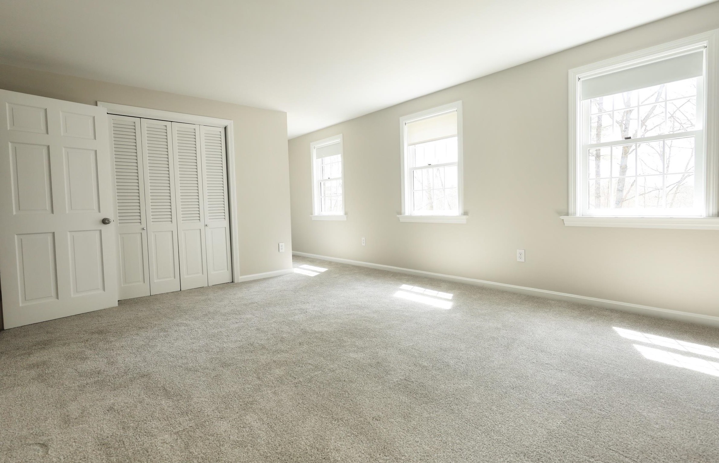 4 Mtn Vw Dr, Merrimack NH 03054-2316 exterior