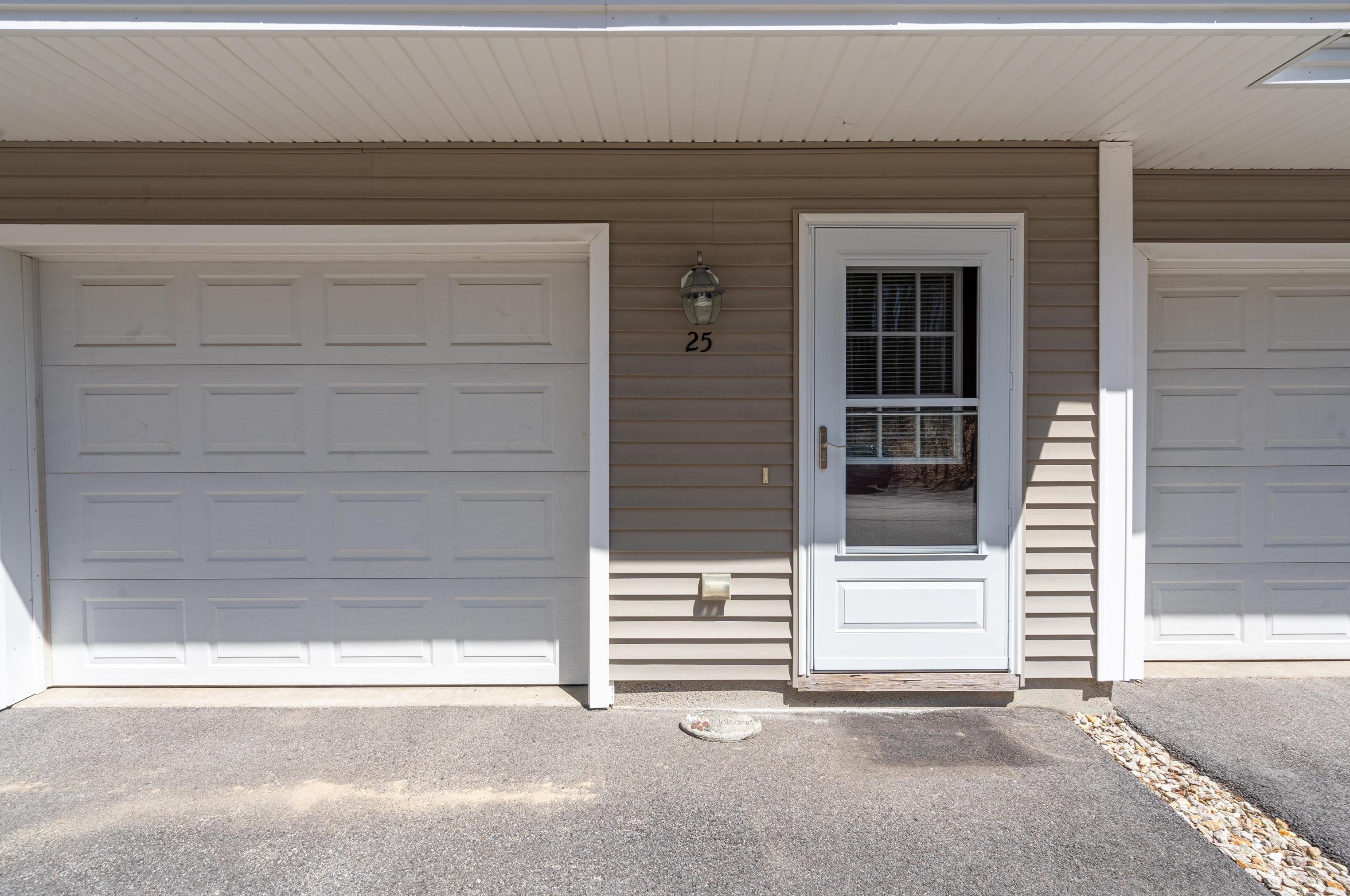 25 Split Rock Dr, Rochester NH  03839-5673 exterior