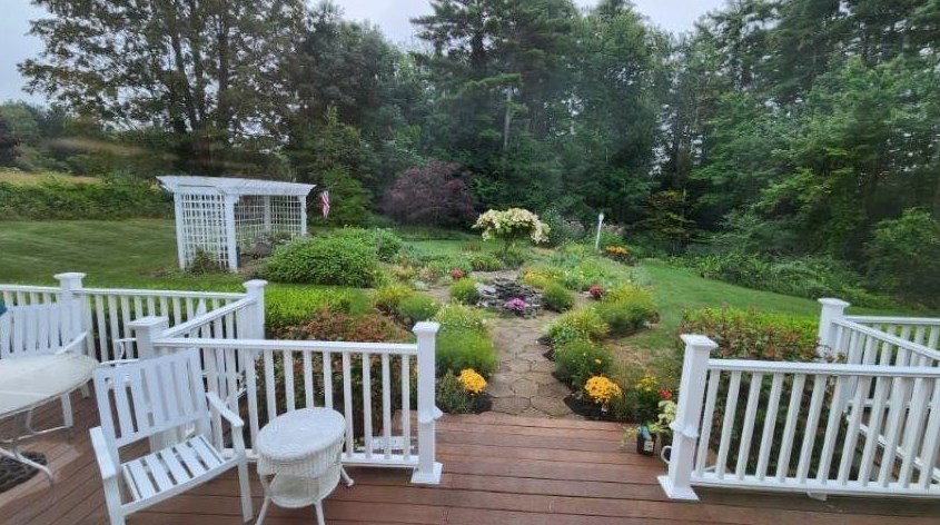 4 Maplewood Dr, Tuftonboro NH  03894-4024 exterior