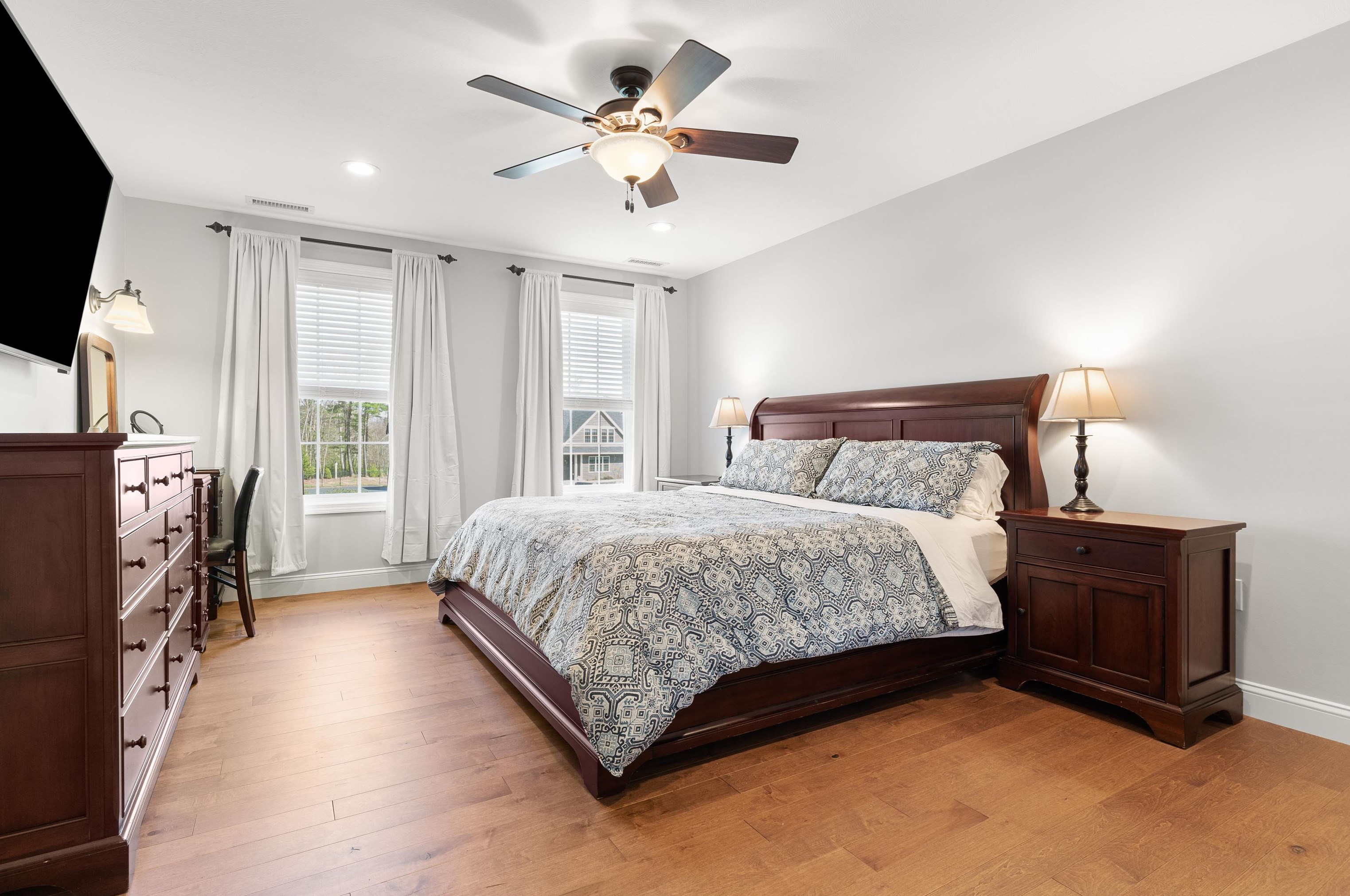 3 Harvest Dr, Derry NH 03038-4872 exterior