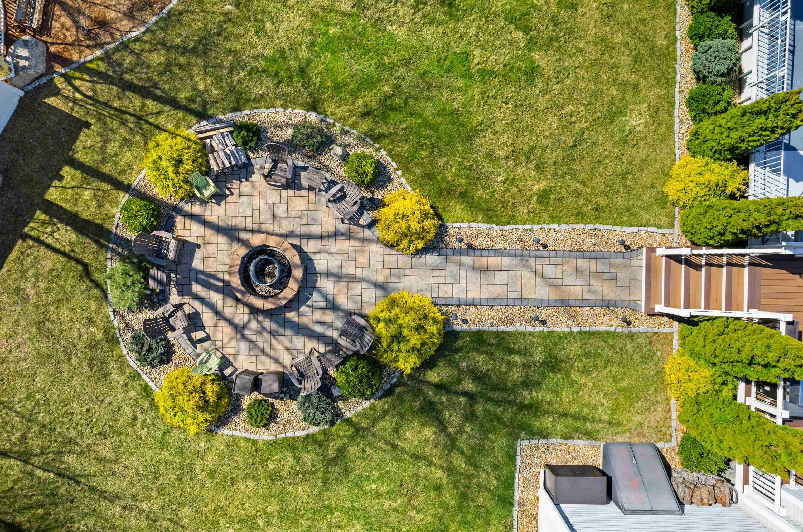 3 Harvest Dr, Derry NH 03038-4872 exterior