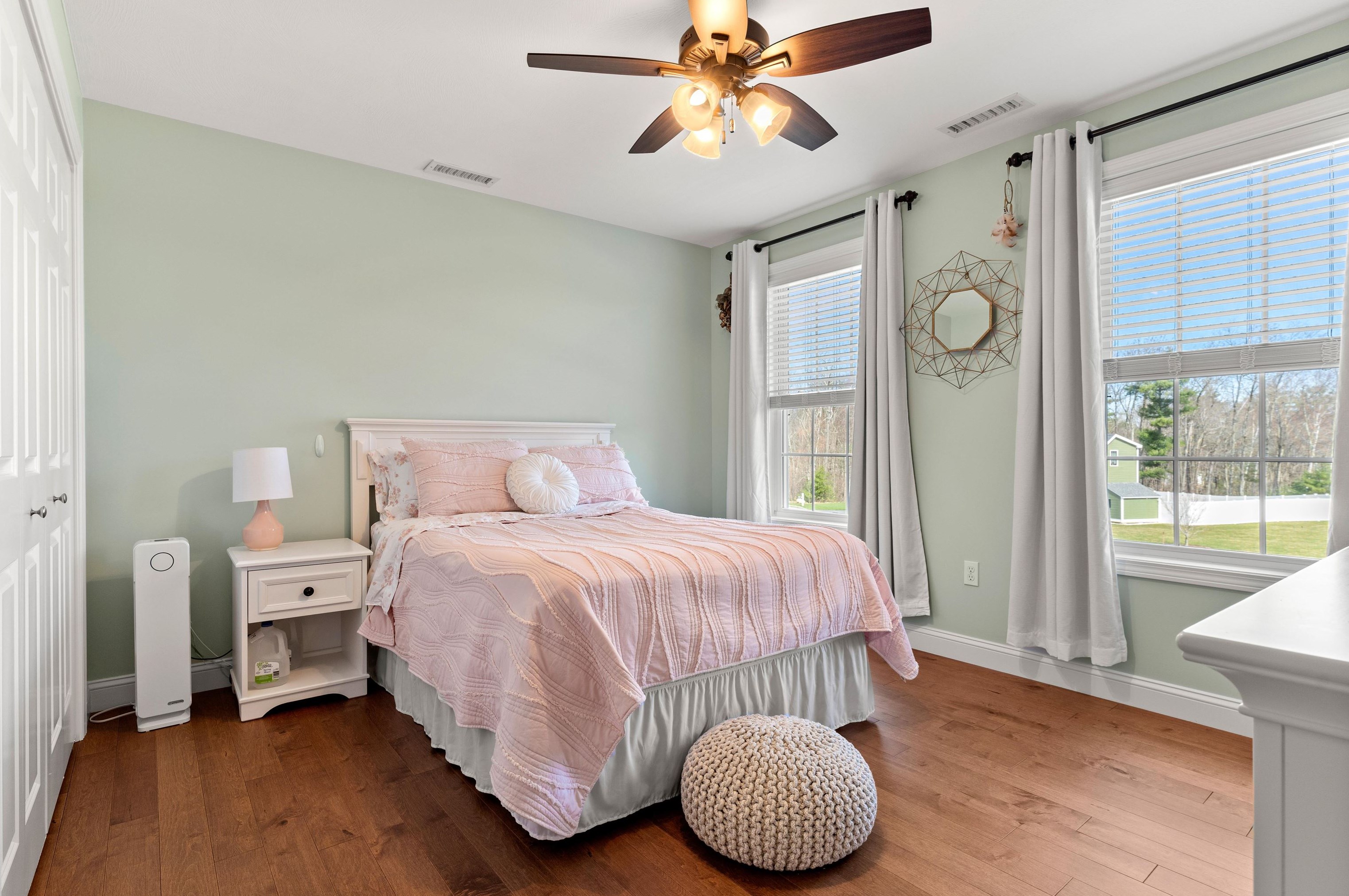 3 Harvest Dr, Derry NH 03038-4872 exterior