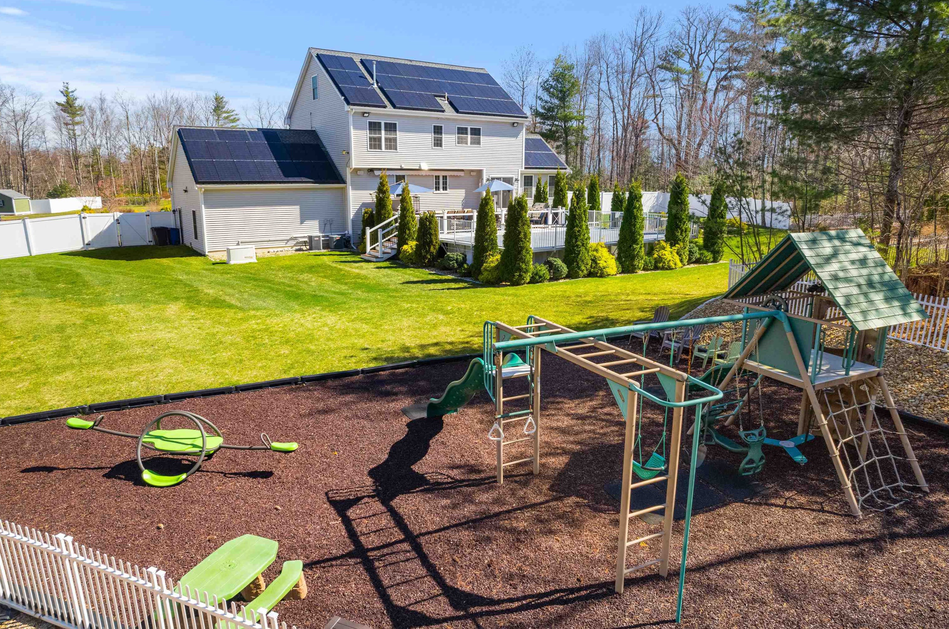 3 Harvest Dr, Derry NH 03038-4872 exterior