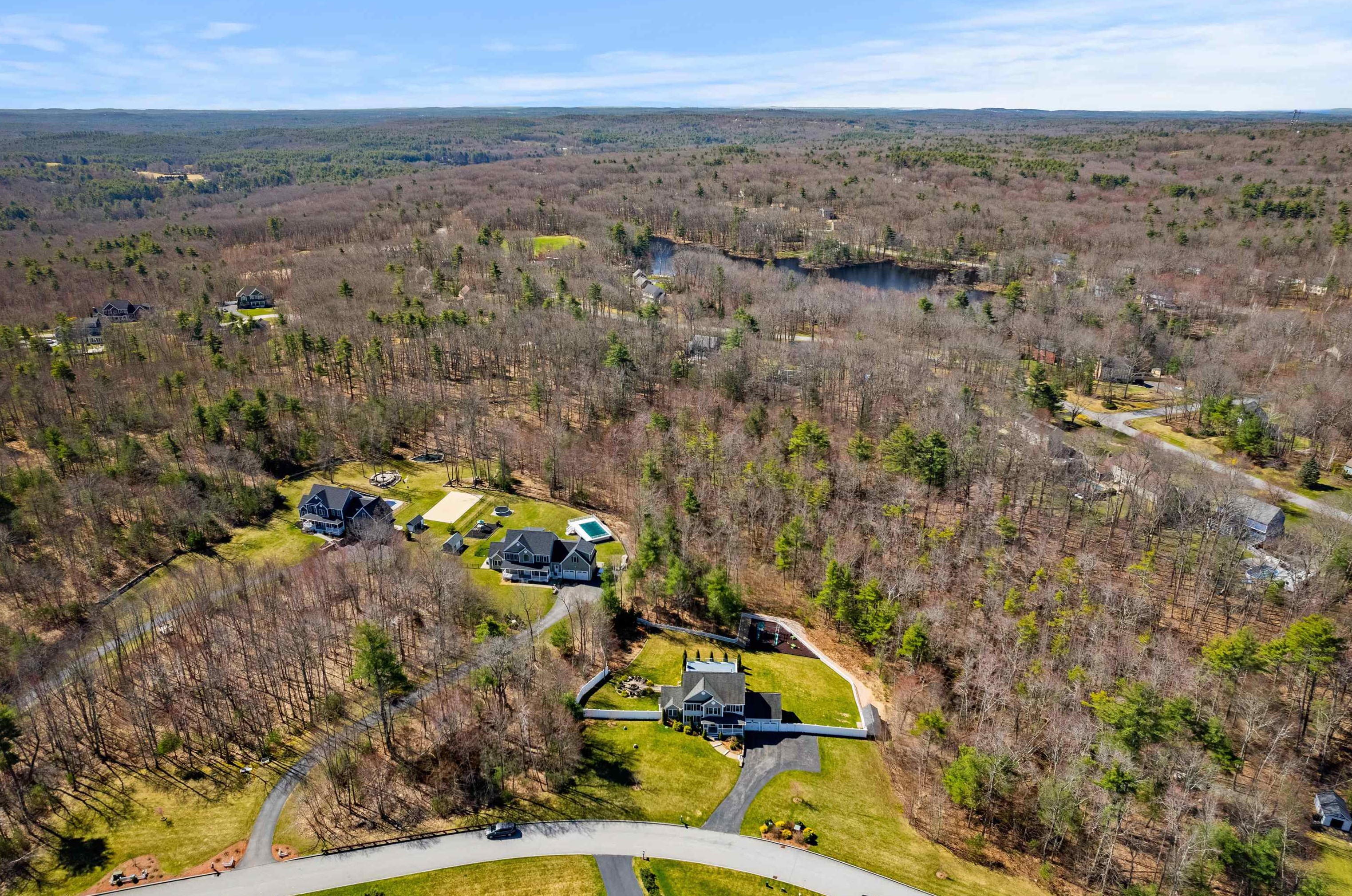 3 Harvest Dr, Derry NH 03038-4872 exterior