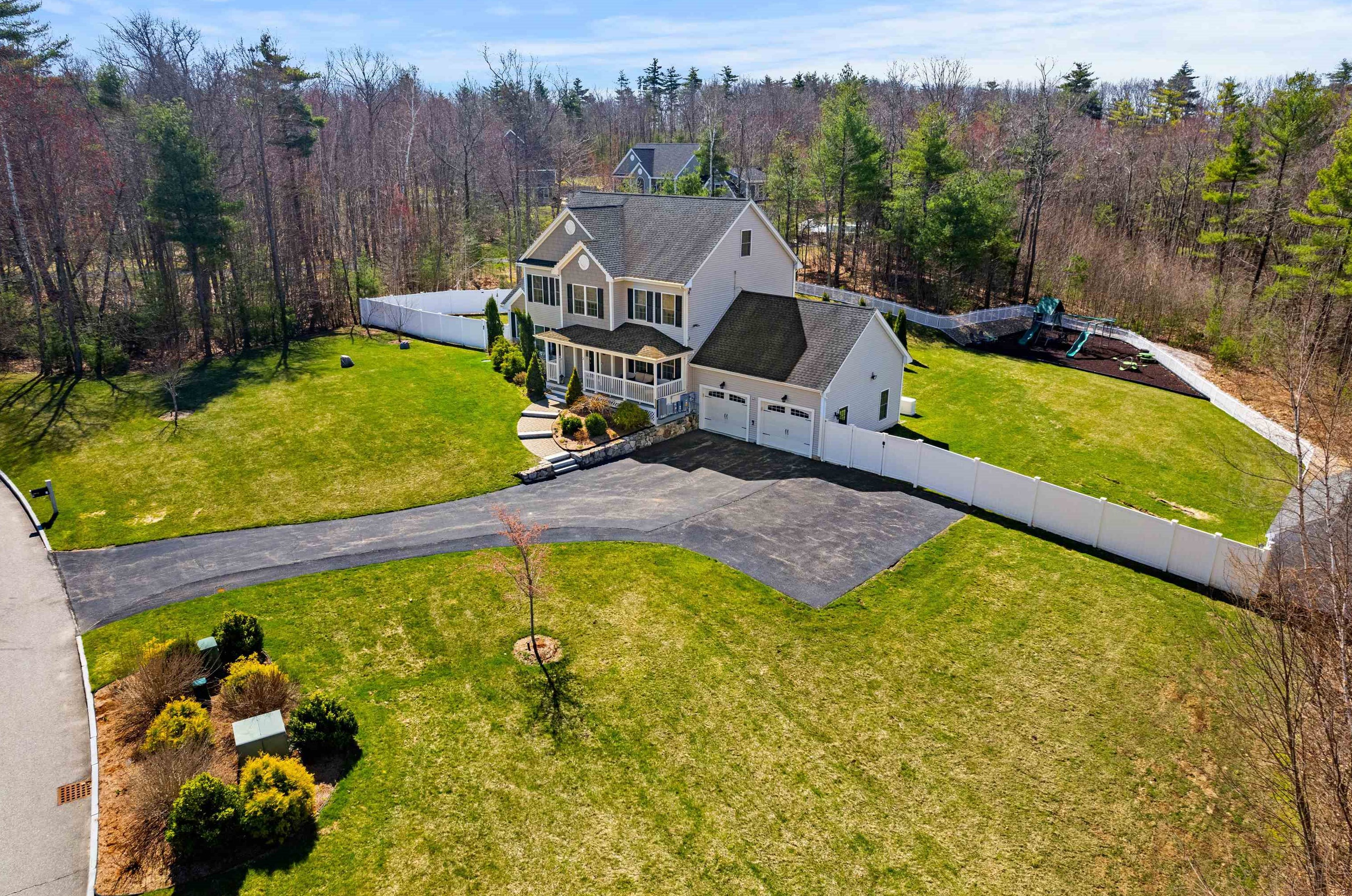 3 Harvest Dr, Derry NH 03038-4872 exterior