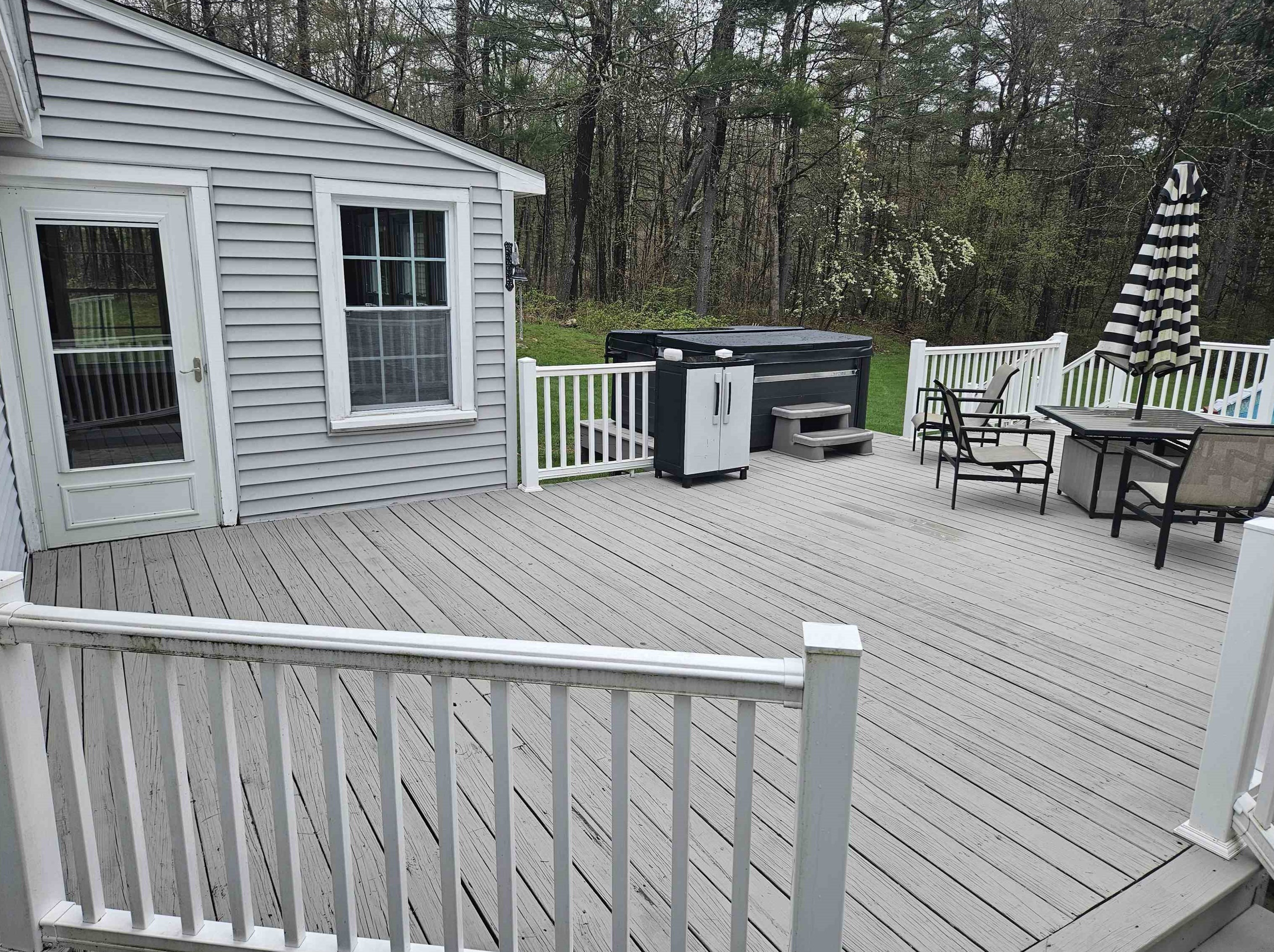 68 Naticook Rd, Merrimack NH  03054-4219 exterior