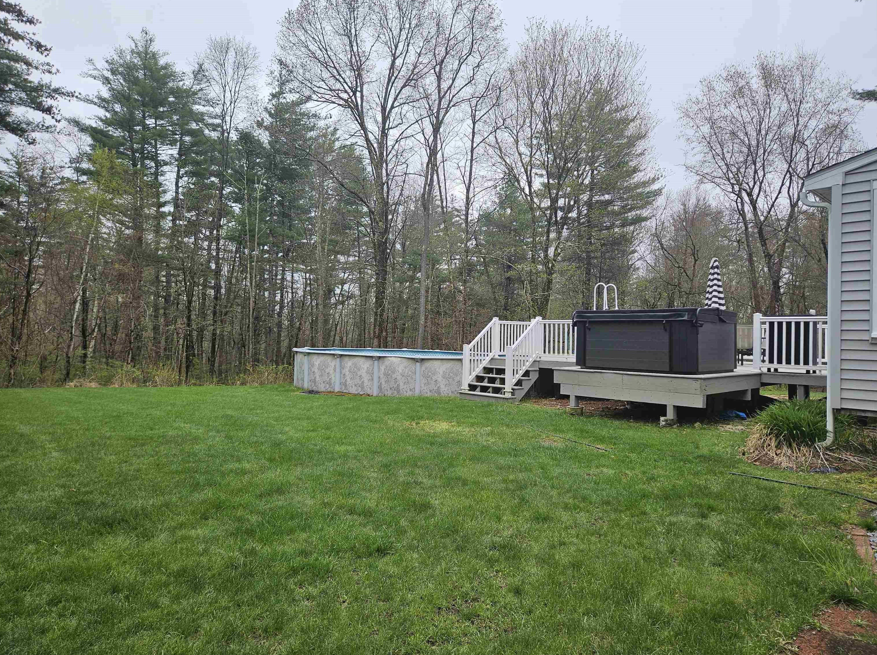 68 Naticook Rd, Merrimack NH  03054-4219 exterior