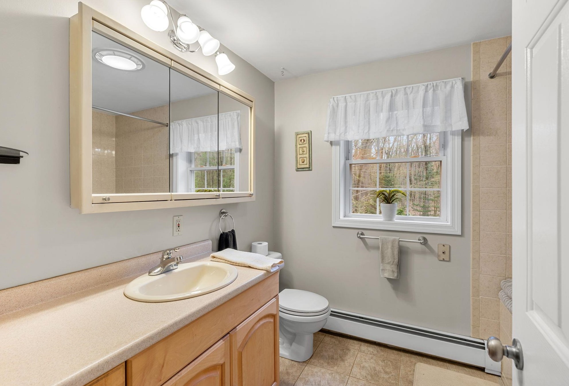 128 Leda Ave, Manchester NH  03104-4158 exterior
