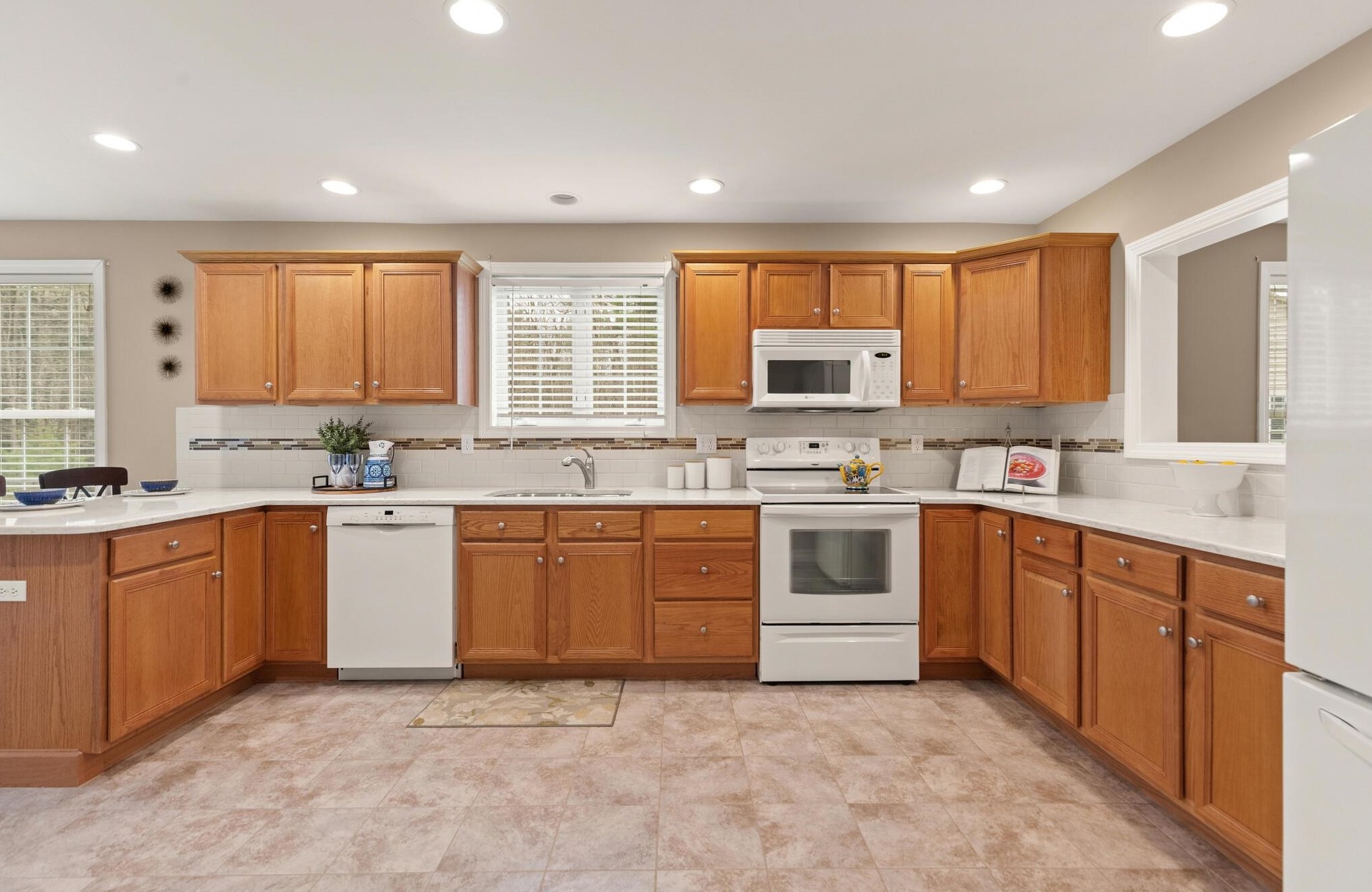 3 Arbor Cir, Hudson NH  03052-2648 exterior