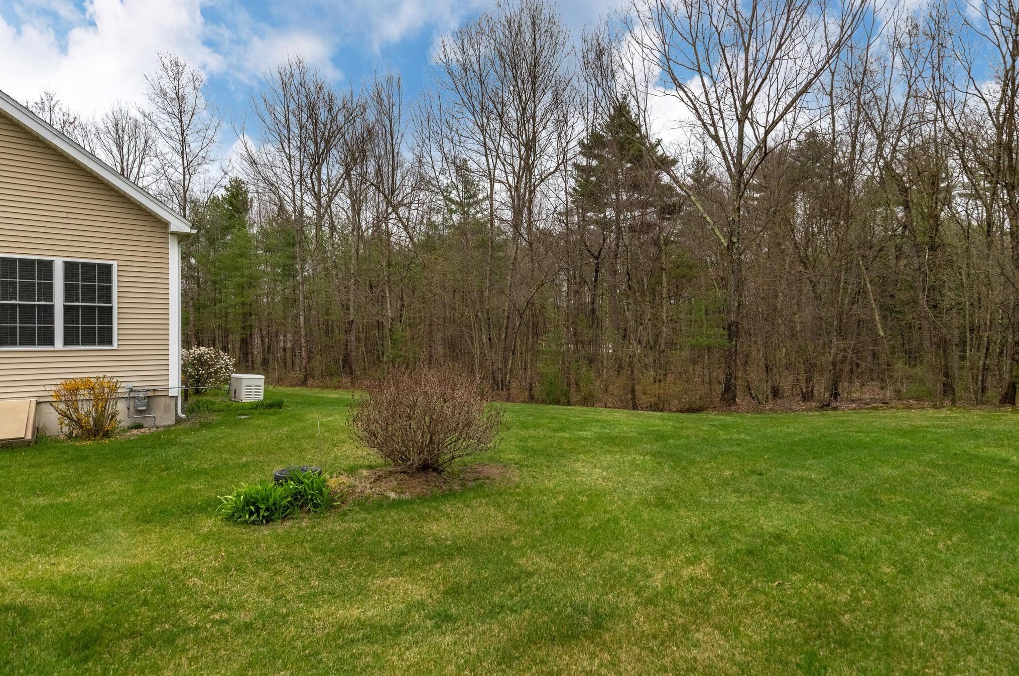 3 Arbor Cir, Hudson NH  03052-2648 exterior