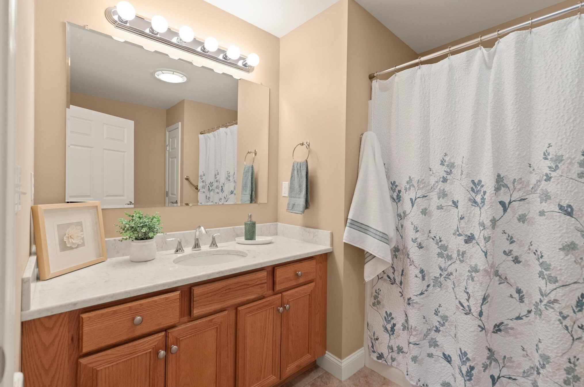 3 Arbor Cir, Hudson NH  03052-2648 exterior