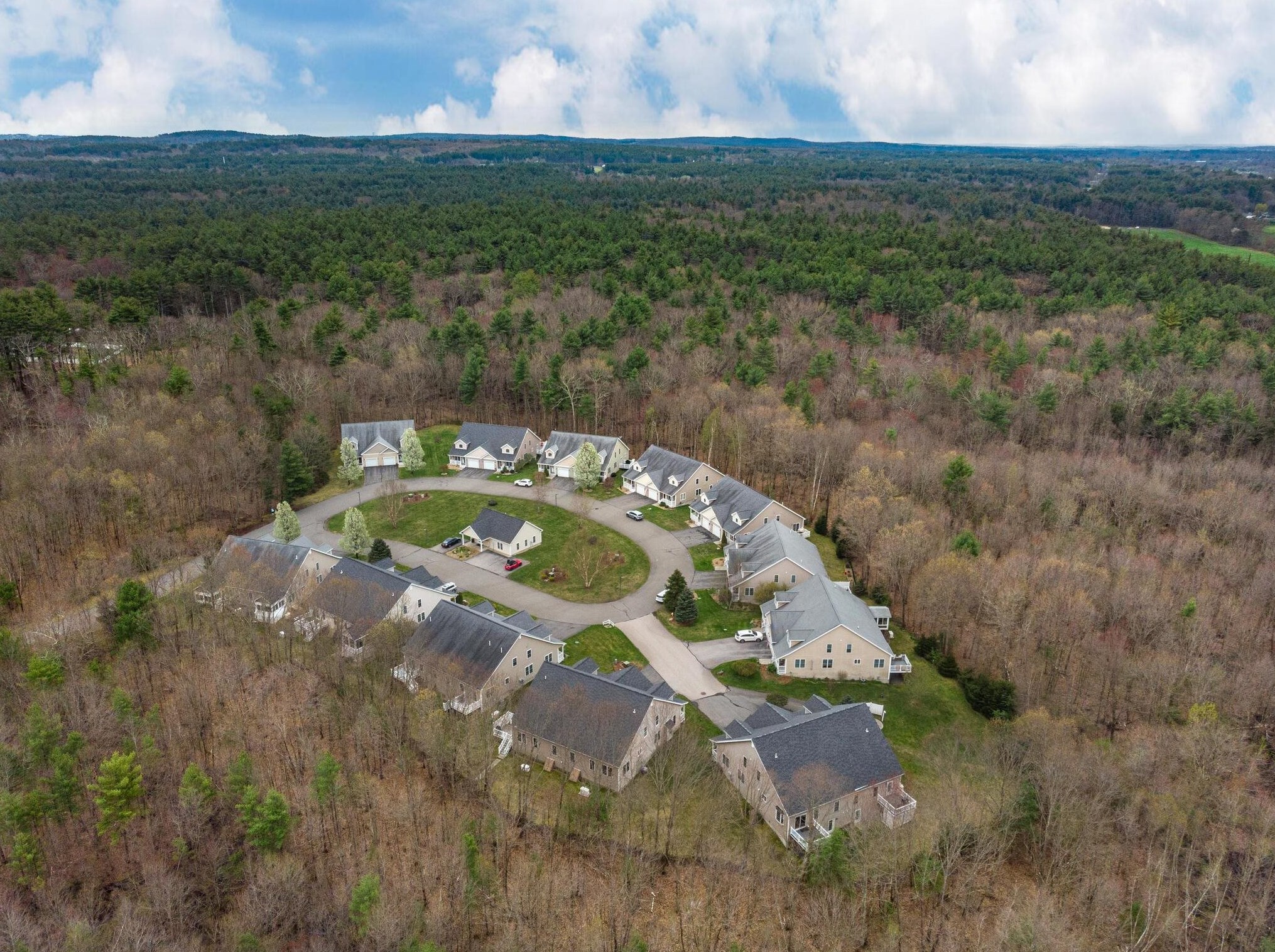 3 Arbor Cir, Hudson NH  03052-2648 exterior