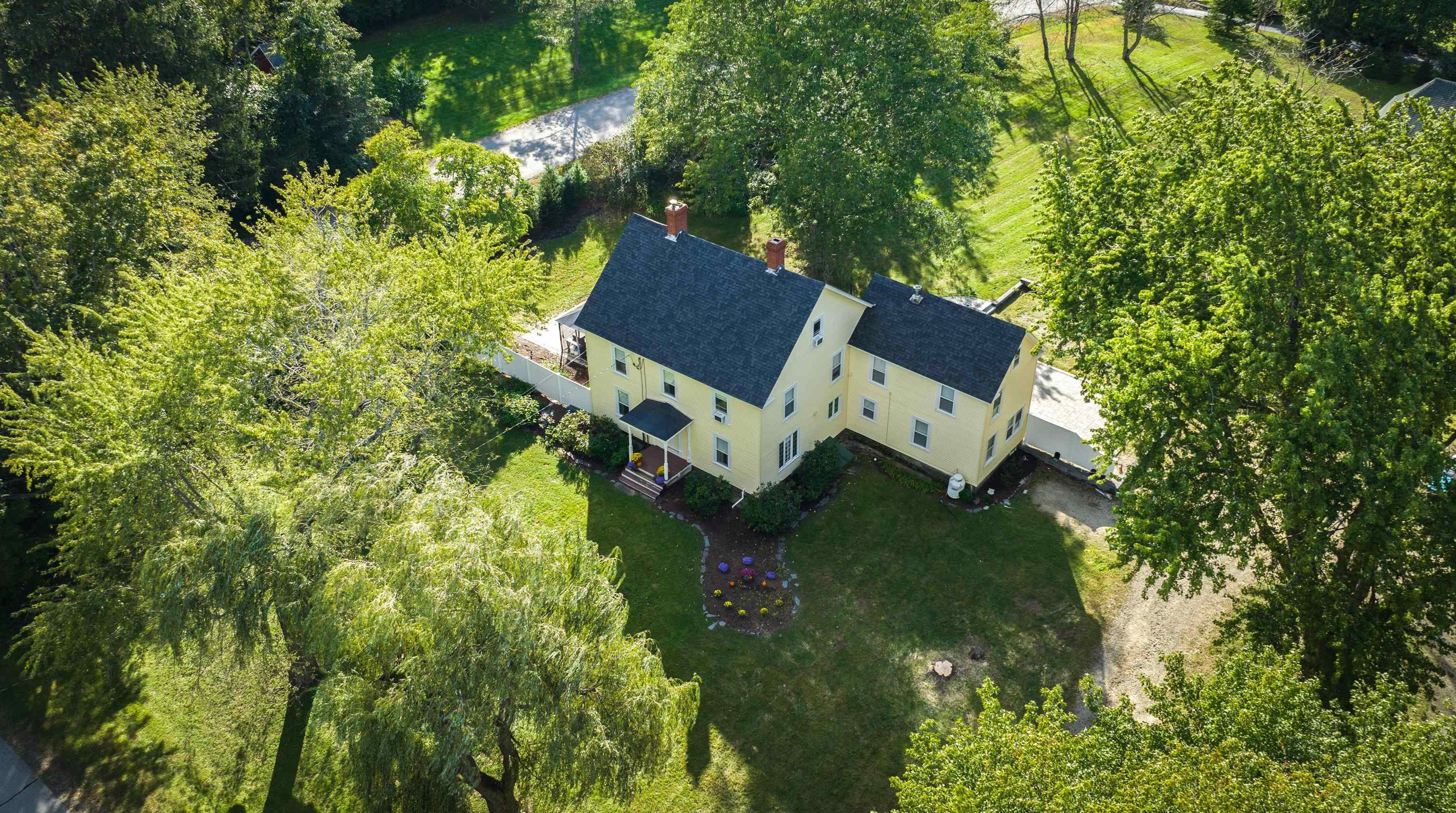 2 Emery Ln, Stratham NH  03885-2309 exterior